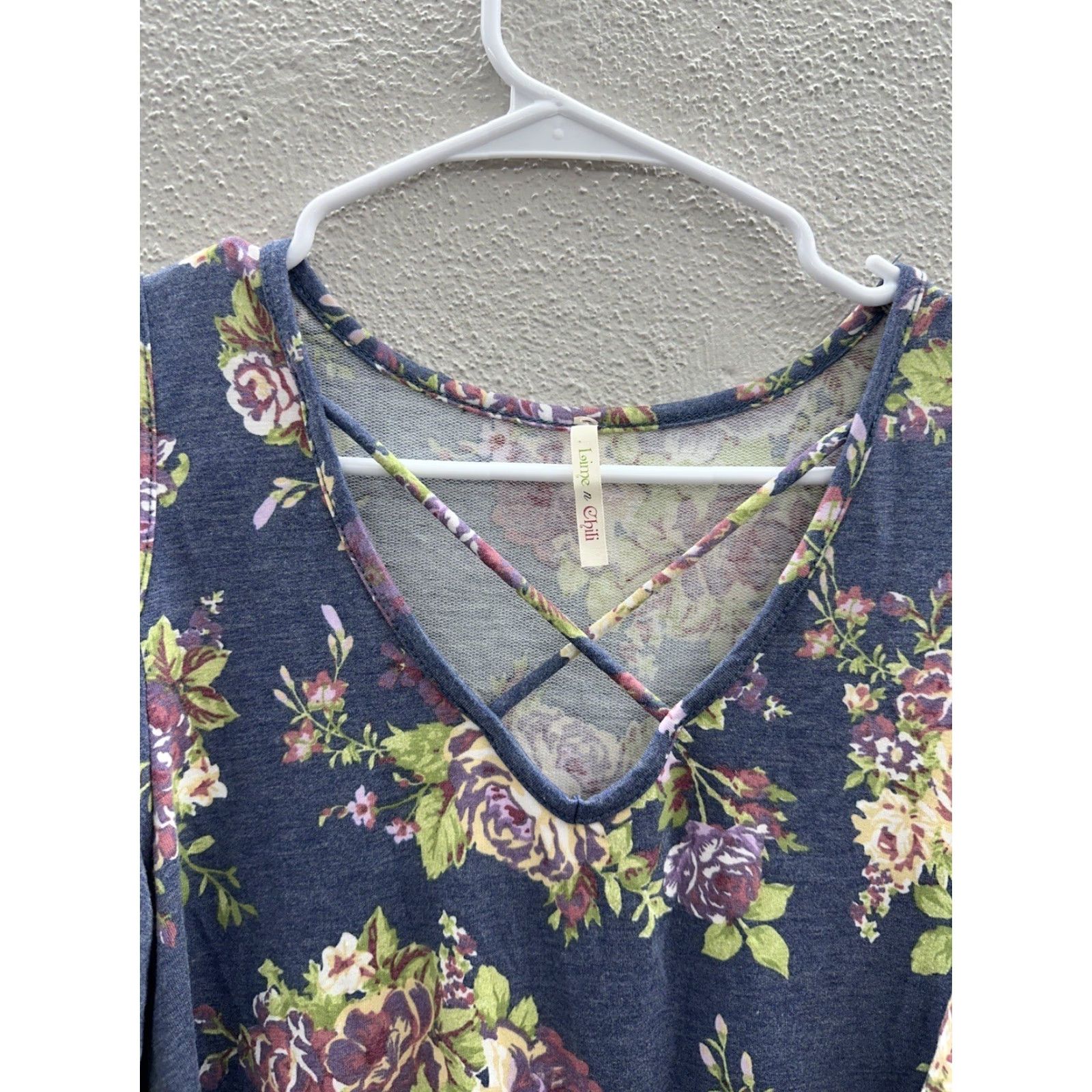 Vintage Lime N Chili Womens Shirt Size Small Blue Floral Col Shoulder Strappy Chest Sleeveless V-Neck Casual Shirt Womens Size S / US 4 / IT 40 - 3 Thumbnail