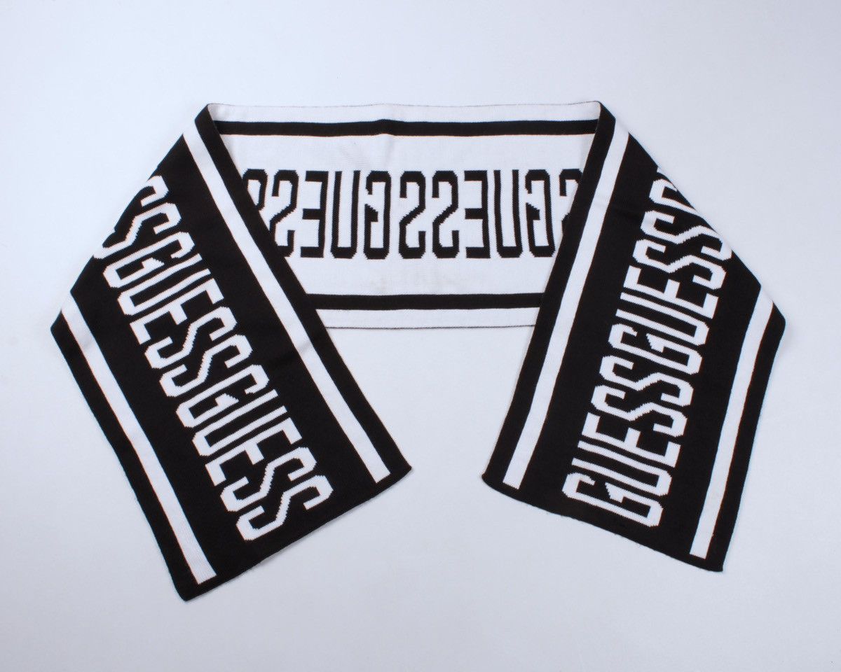 Designer × Guess GUESS Big Logo Acrylic Knitted Black White Scarf Size ONE SIZE - 2 Thumbnail