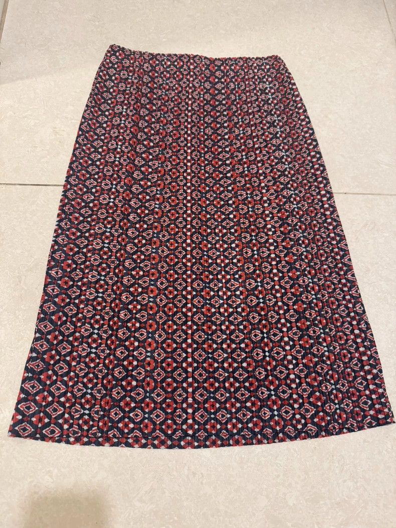 Issey Miyake Issey Miyake size:5 Red pleated skirt Size 42" / US 20 - 3 Thumbnail