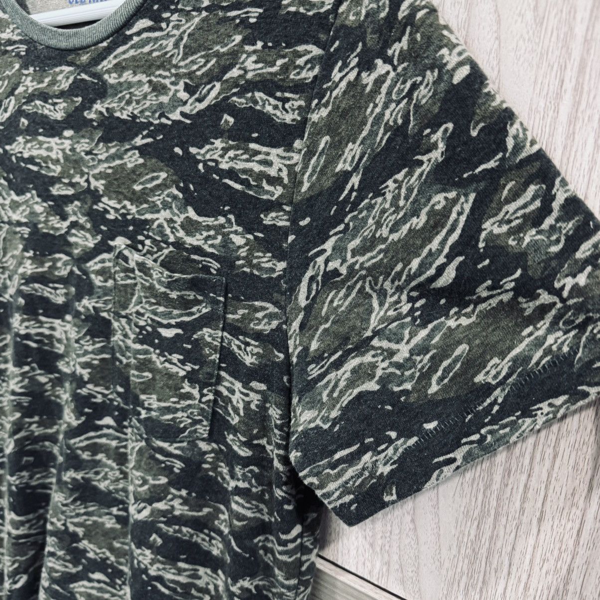 Old Navy Old Navy Camo T-Shirt Size US XS / EU 42 / 0 - 5 Thumbnail
