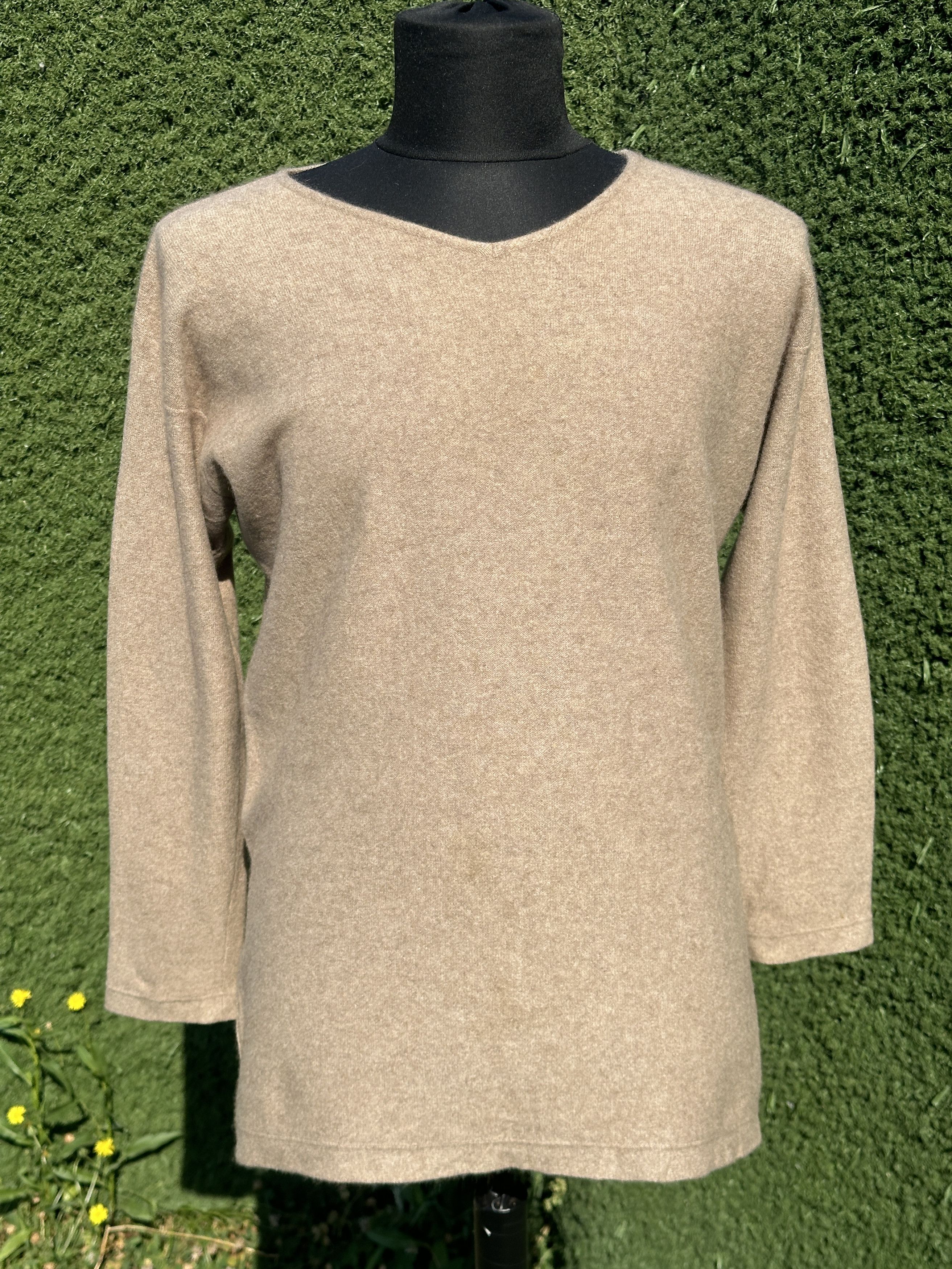 Brunello Cucinelli 1650$ Brunello Cucinelli Cashmere V Neck Oversize Size M L Size L / US 10 / IT 46 - 1 Thumbnail