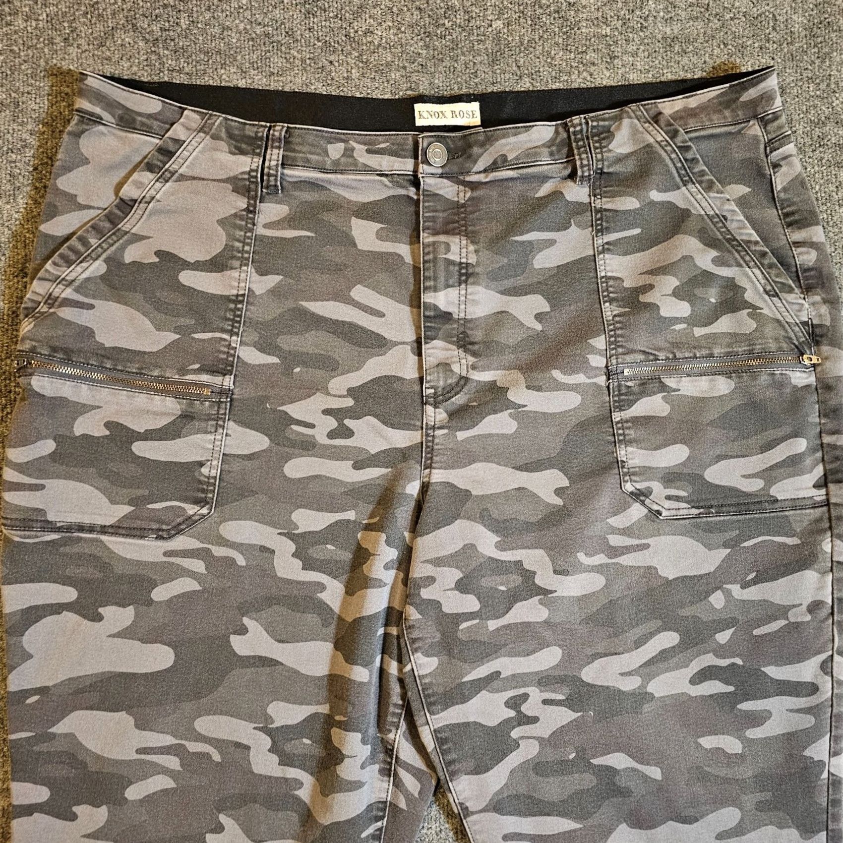 Vintage Knox Rose Jeans Womens 26W Gray Camo Skinny Stretch Elastic Waist Zippers Casual Mens Womens Girls Boys Size 26" / US 2 / IT 38 - 2 Thumbnail