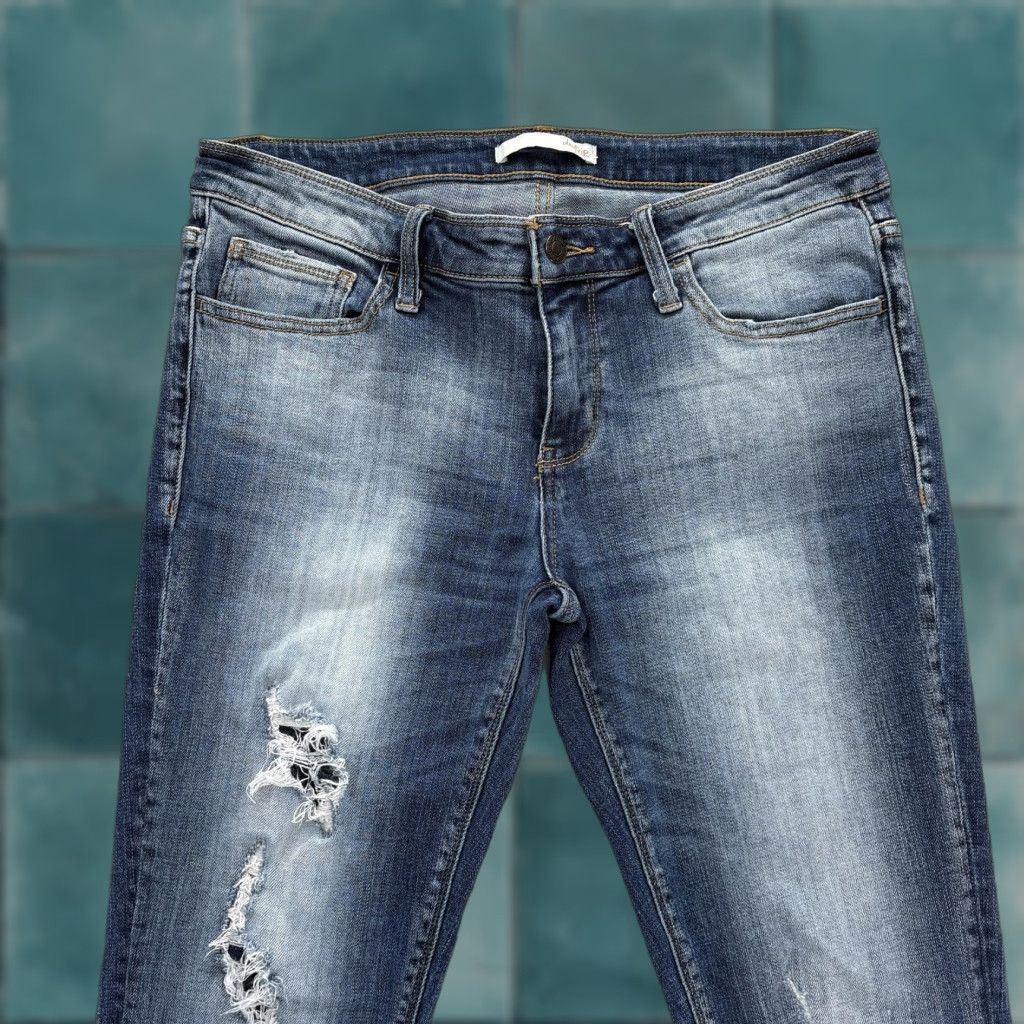 Vintage Daytrip Lynx Jeans Womens 30 Blue Medium Distressed Raw Hem Skinny 5-Pocket Denim Cotton Spandex Zip Pocket Women Rise Mid N/A 1990s Boys? Size 30" / US 8 / IT 44 - 1 Thumbnail