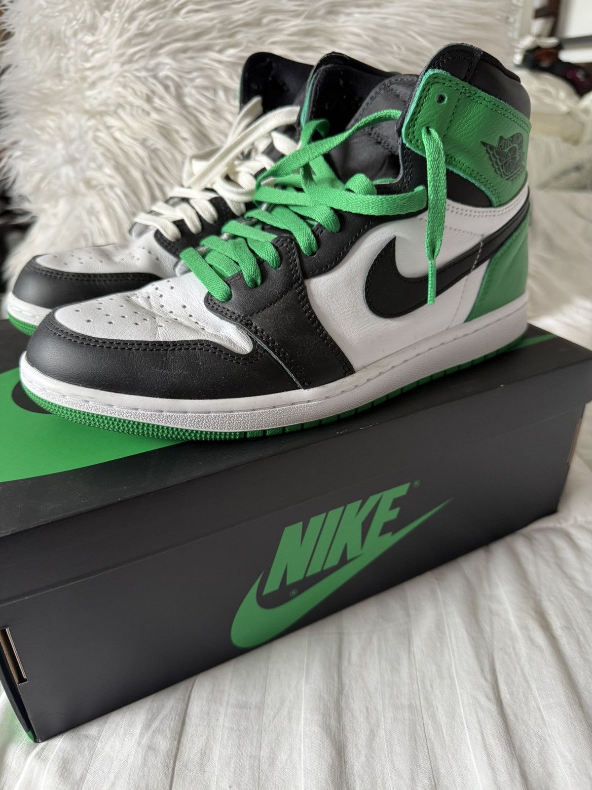 Nike Air Jordan 1 Retro OG High Lucky Green Size US 10 / EU 43 - 2 Thumbnail