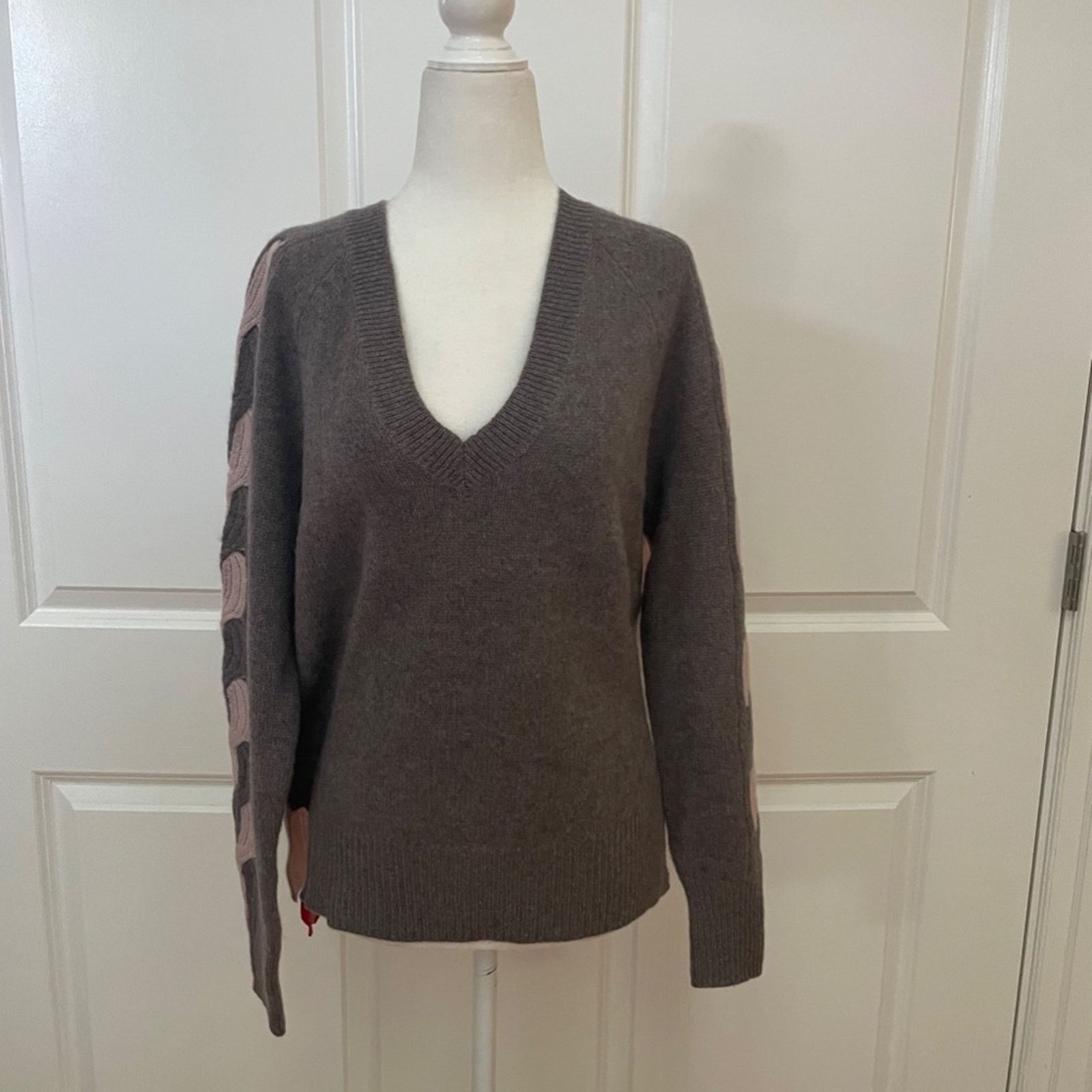 360Cashmere Skull Cashmere Sweater with Sleeves Detail from 360 Cashmere Size S / US 4 / IT 40 - 3 Thumbnail
