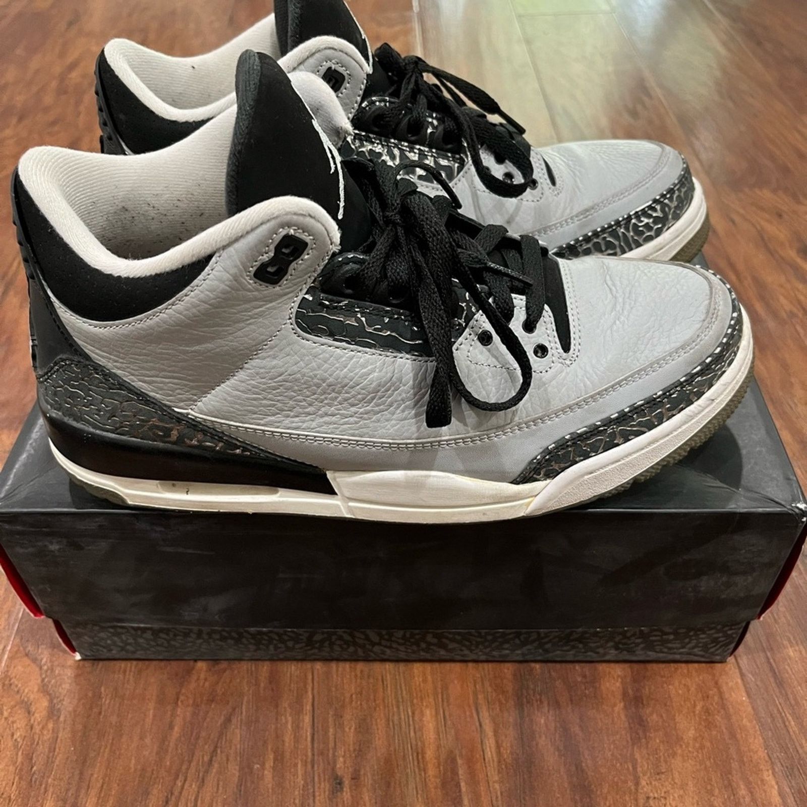 Jordan Brand Air Jordan 3 Retro Wolf Grey Size 10 Pre-Owned 136064-004 Size US 10 / EU 43 - 1 Thumbnail