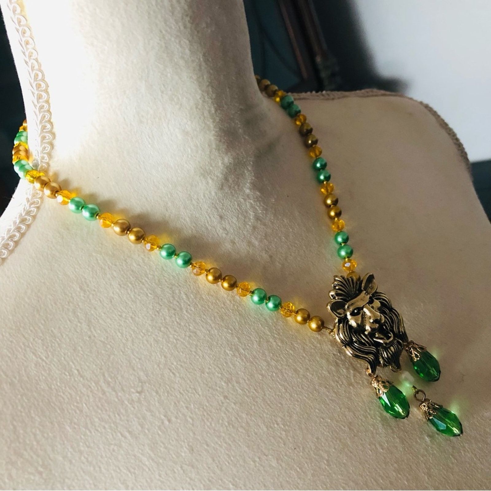 Handmade Handcrafted repurpose growling lion crystal Pearl necklace Size ONE SIZE - 4 Thumbnail