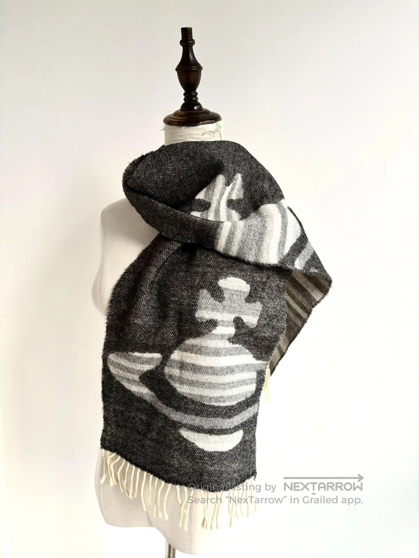 Vivienne Westwood vivienne westwood gray striped saturn scarf. Size ONE SIZE - 2 Thumbnail