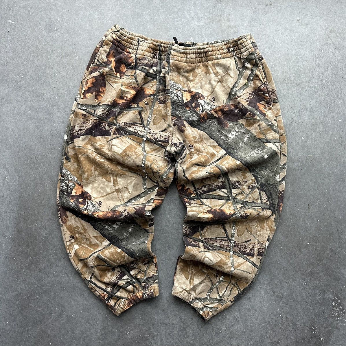 image of Crazy Vintage Y2K Realtree Camo Sweatpants Carhartt Grunge, Men's (Size 34)