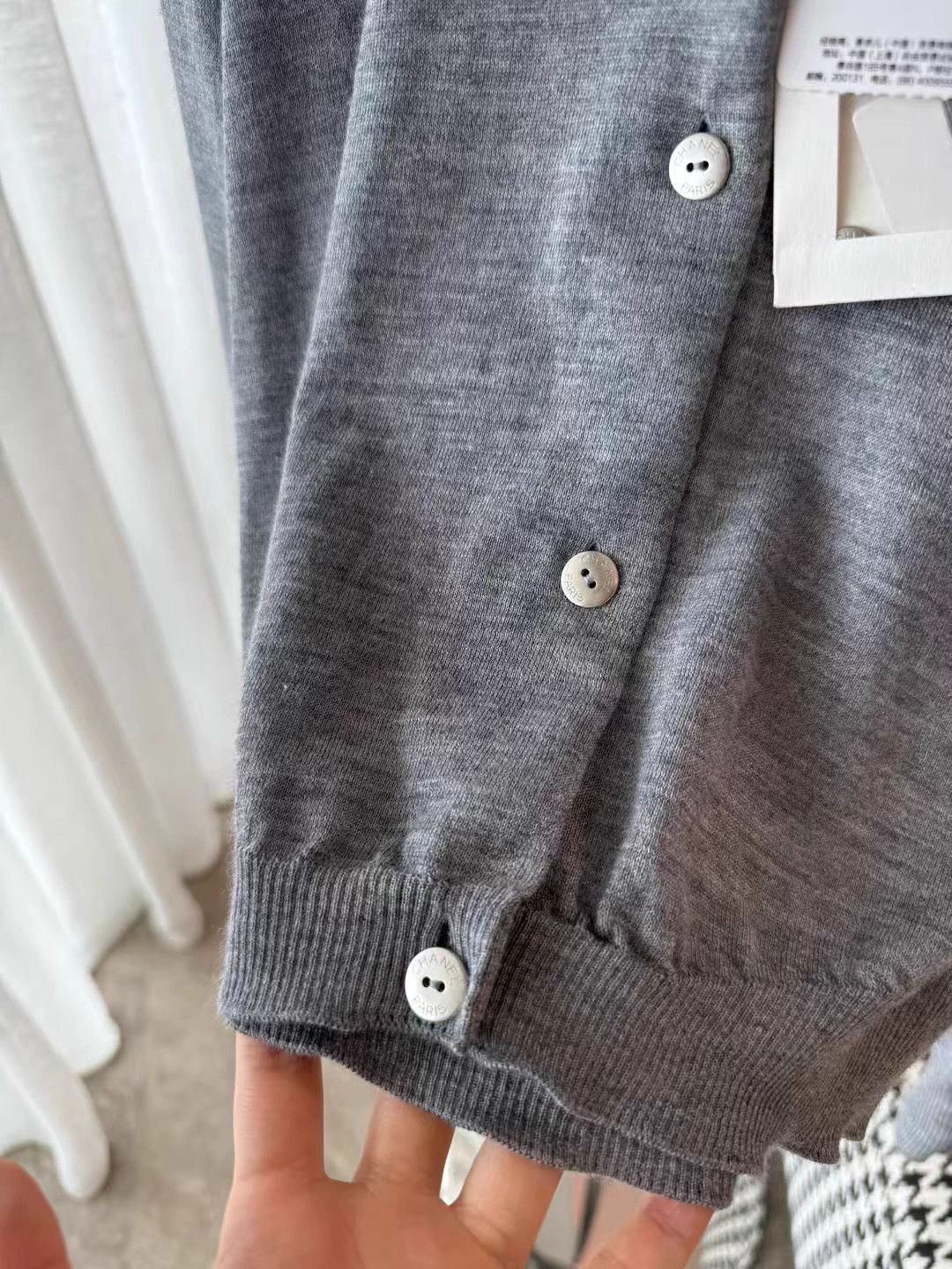Chanel Chanel 26P Gray Cashmere Cardigan 38 Jennie New With Tags Size S / US 4 / IT 40 - 2 Thumbnail