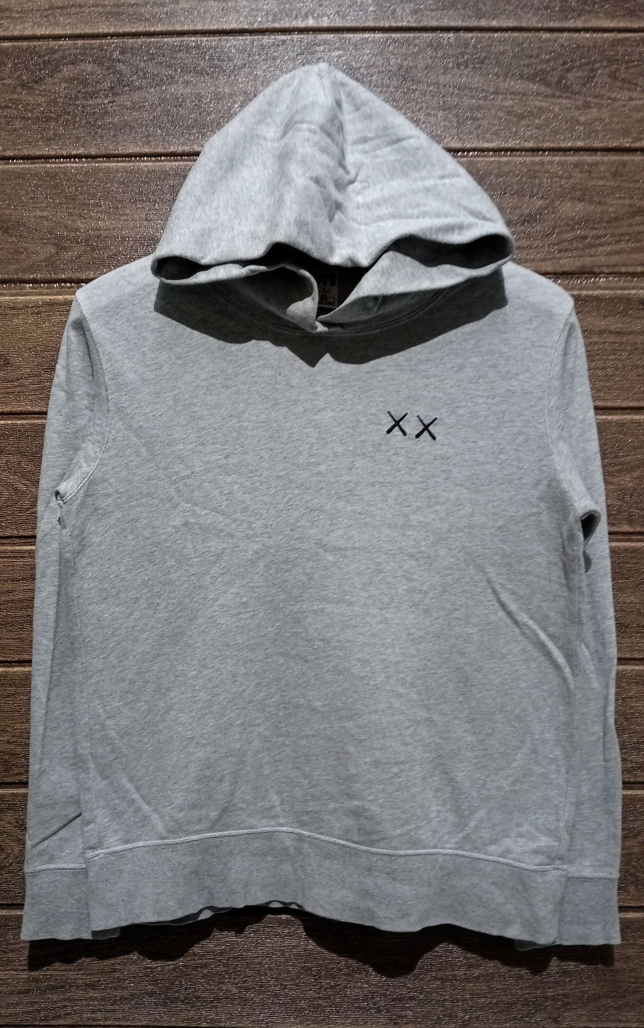 Kaws × Uniqlo Vintage KAWS X Sesame Street Pullover Hoodie Very Rare Size US M / EU 48-50 / 2 - 8 Thumbnail
