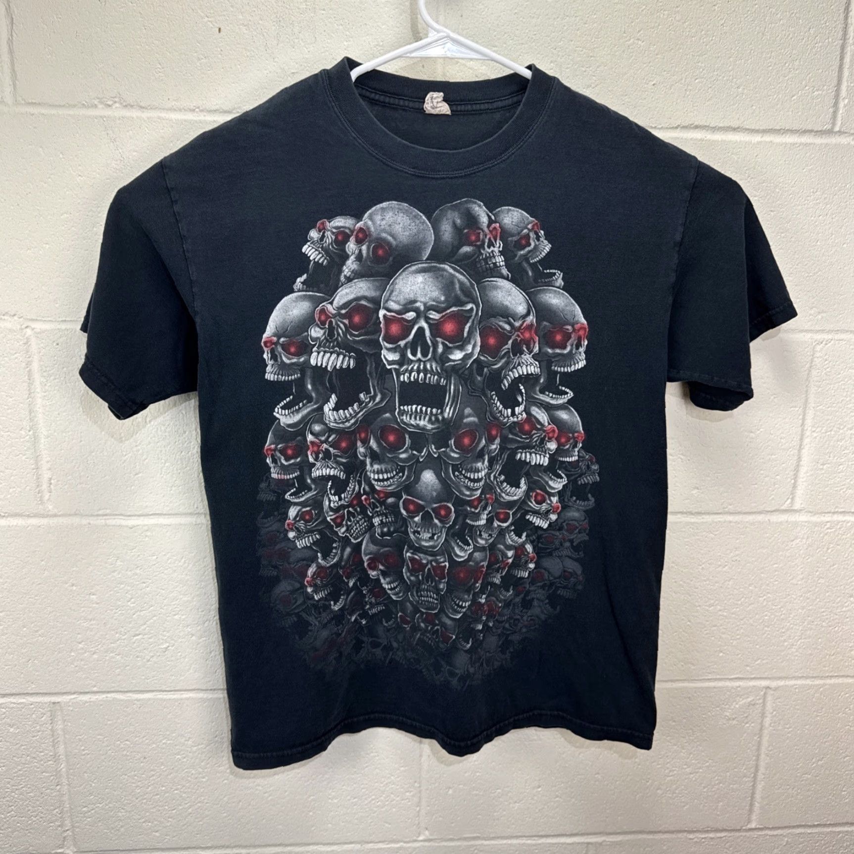 Anvil VINTAGE Anvil Skull Pile T Shirt Men Large Black Graphic Print Grunge Y2K Skater Size US L / EU 52-54 / 3 - 2 Thumbnail