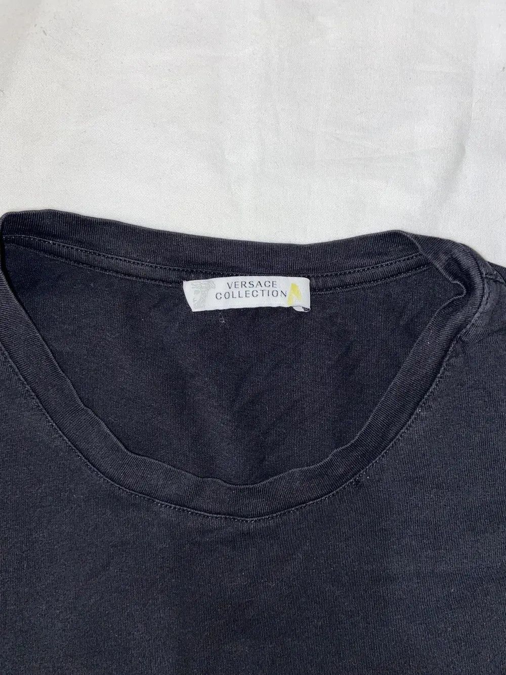Versace VINTAGE VERSACE MEDUSA LOGO T SHIRT Y2K LUXURY TEE OLD MONEY Size US L / EU 52-54 / 3 - 14 Thumbnail