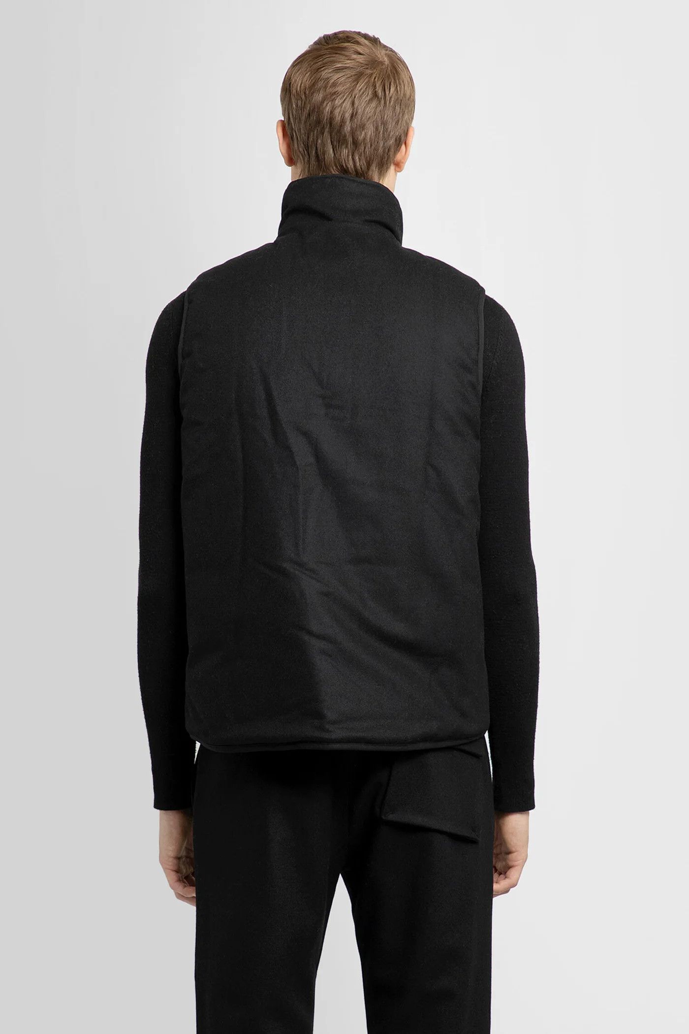 Arnar Mar Jonsson $775 Arnar Mar Jonsson / Ranra Undir Wool Vest in Black Size US M / EU 48-50 / 2 - 3 Thumbnail