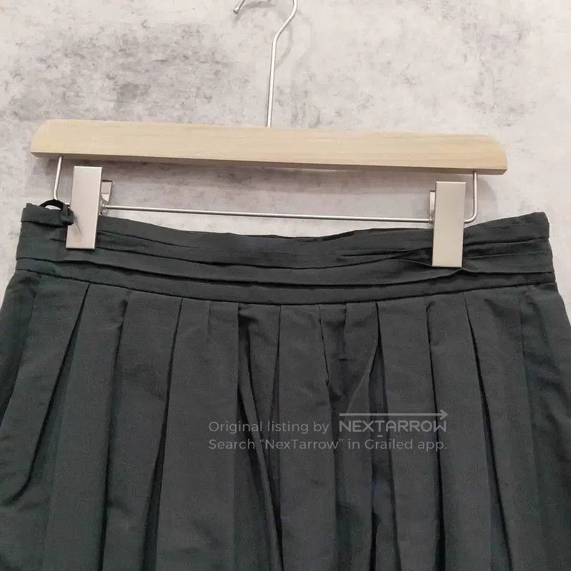 Valentino Valentino Black Pleated Skirt for Women . Size 30" / US 8 / IT 44 - 3 Thumbnail