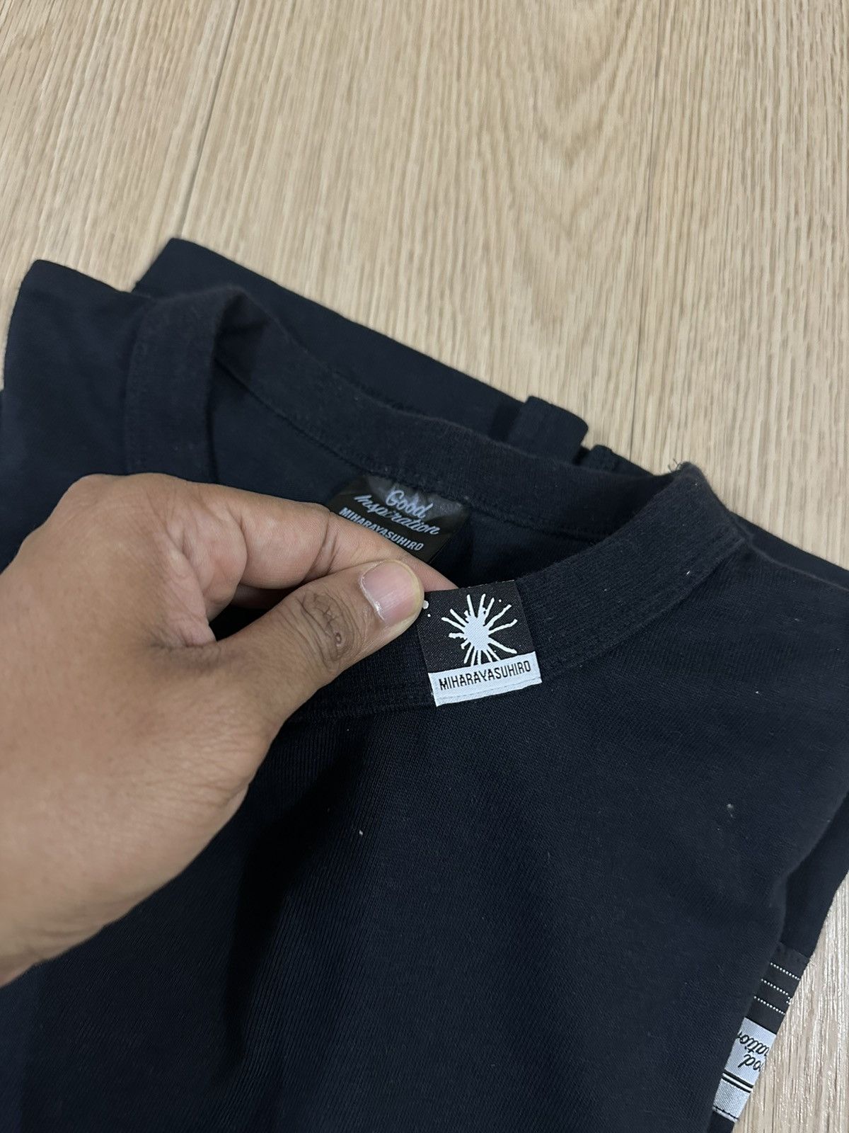 GU × Maison MIHARA YASUHIRO MIHARAYASUHIRO X GU Communications Good Inspiration L/S Tee Size US S / EU 44-46 / 1 - 12 Thumbnail