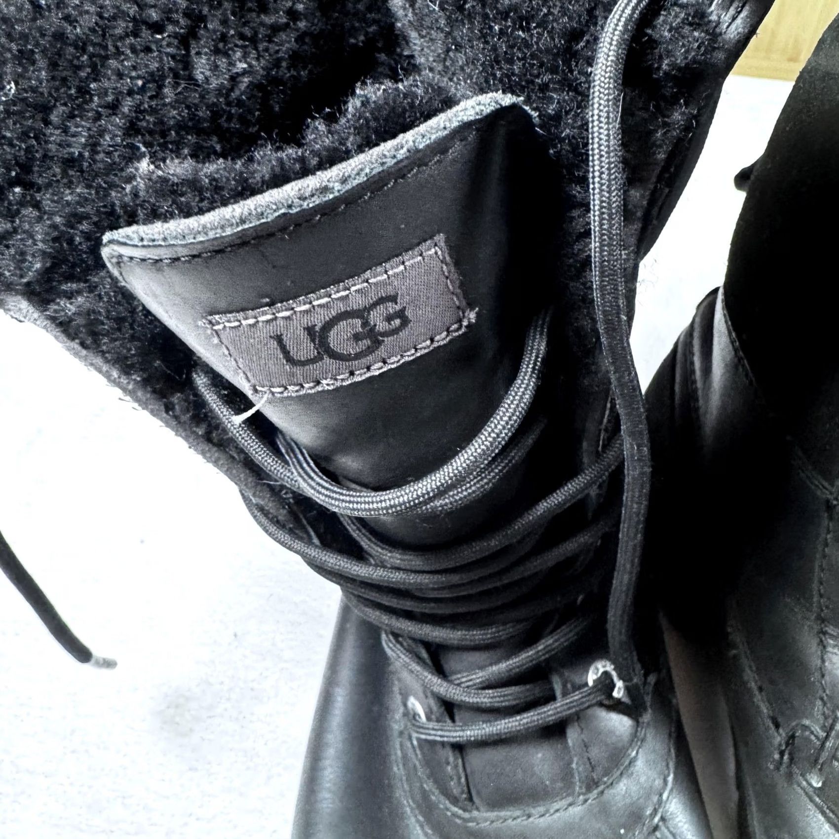Ugg UGG Snow Boots Mens 10 Black Leather Waterproof Shearling Lined Vibram Boots Size US 10 / EU 43 - 5 Thumbnail