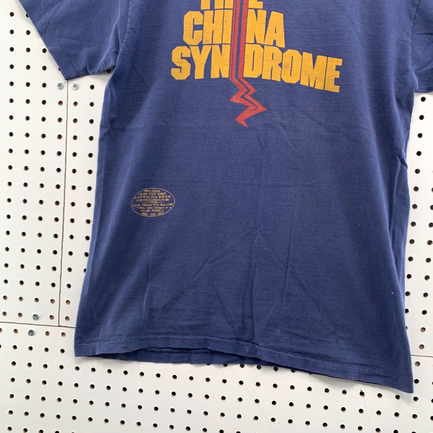 Hanes VINTAGE 70s China Syndrome Movie T-Shirt Mens Large Fits Medium Blue Graphic 70s Michael Douglas Rare 17x27 Size US L / EU 52-54 / 3 - 5 Thumbnail