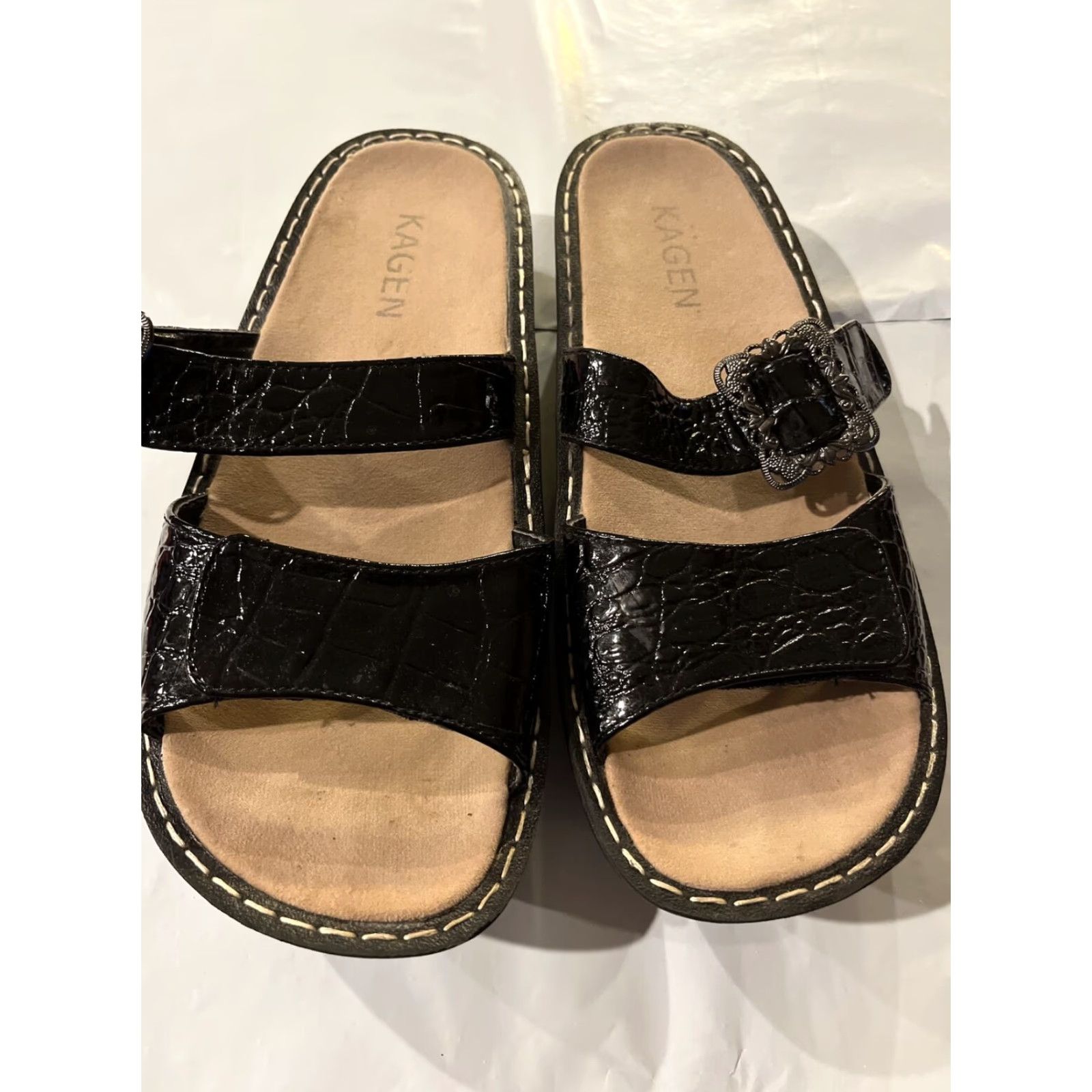Skagen KAGEN Black Patent Leather Dressy SANDALS Silver Buckle Wedges Flat Women’s 7 Slip On Size M / US 6-8 / IT 42-44 - 2 Thumbnail