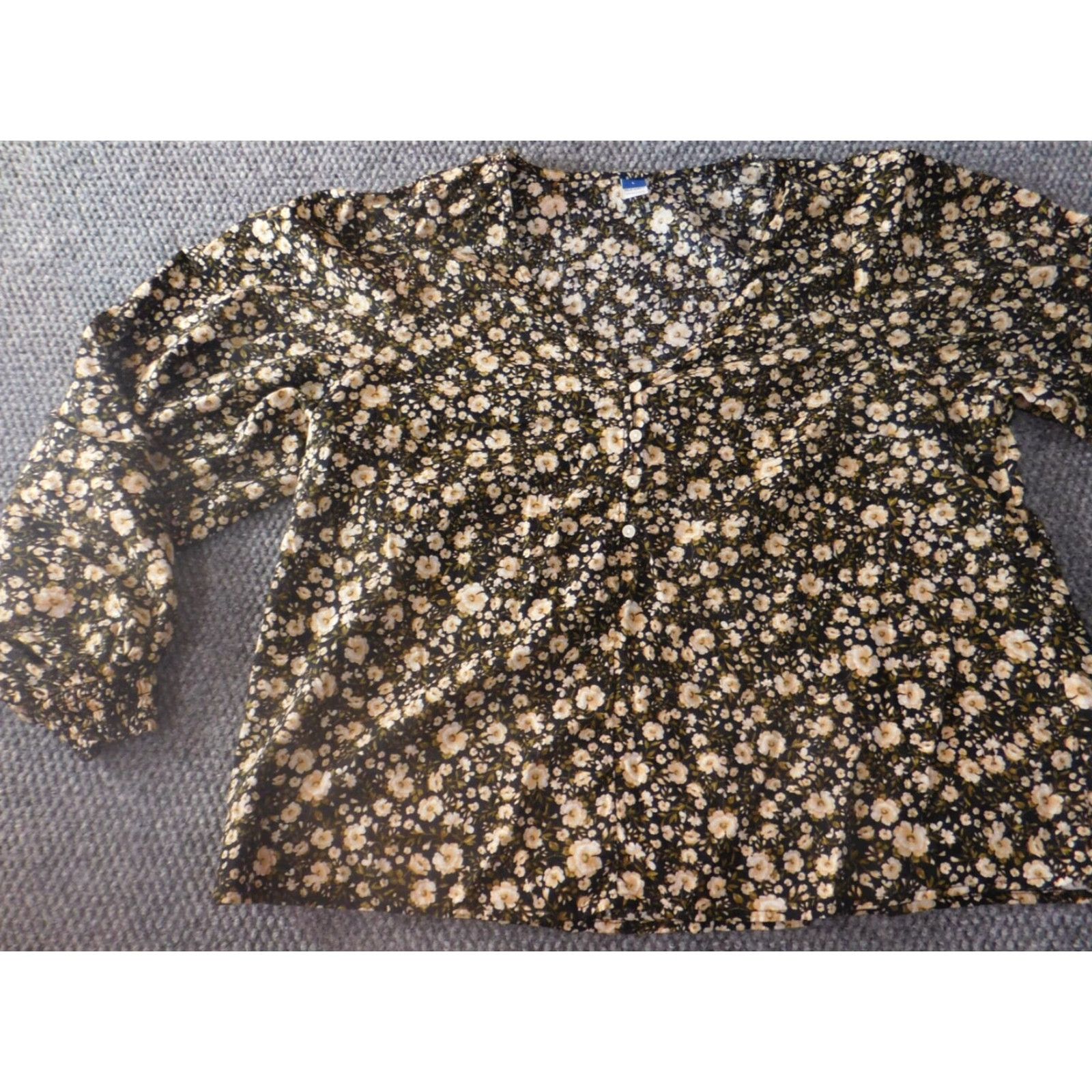 Old Navy Old Navy Womens Blouse L Black Floral Button-Up Casual Pulse? Size L / US 10 / IT 46 - 3 Thumbnail
