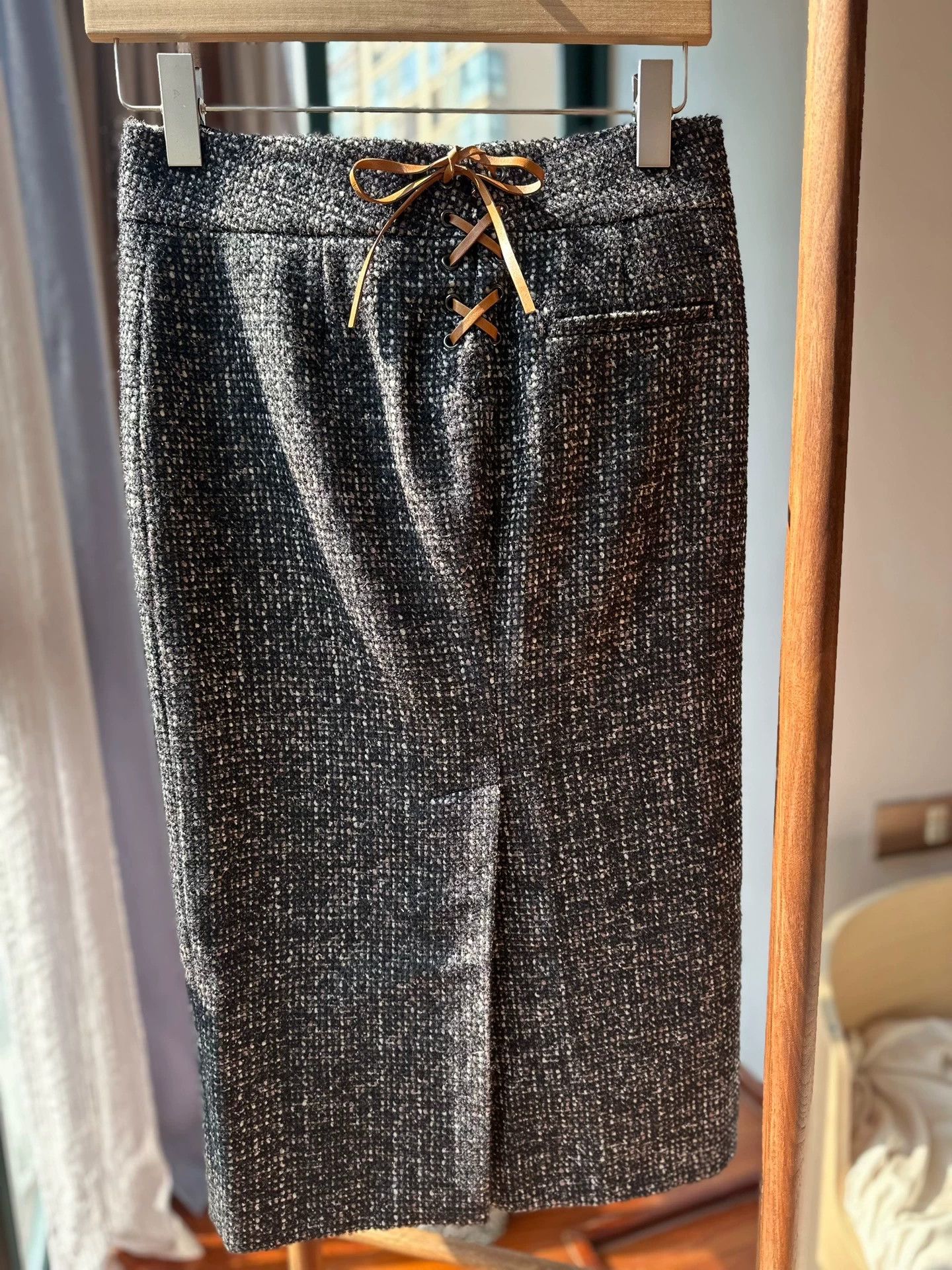 Tom Ford Tom Ford midi skirt, size 38, 98% new, Size 27" / US 4 / IT 40 - 2 Thumbnail