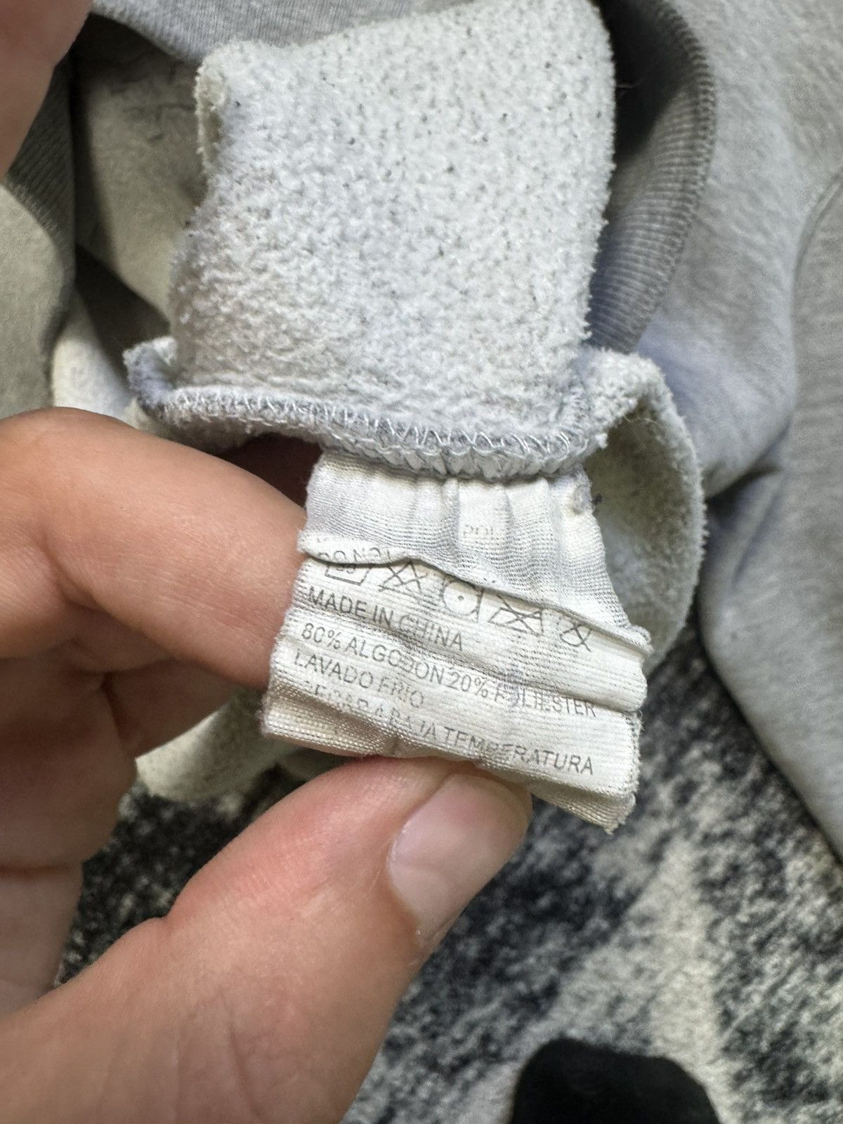 Karl Kani Vintage Karl Kani Hodies Gray Big Logo Distressed Faded Y2K Size US M / EU 48-50 / 2 - 9 Thumbnail