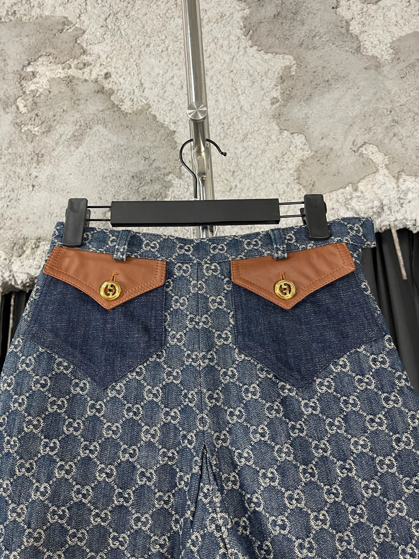 Gucci Gucci GG Monogram Denim Shorts Size 36 Size 25" / US 0 / IT 36 - 3 Thumbnail
