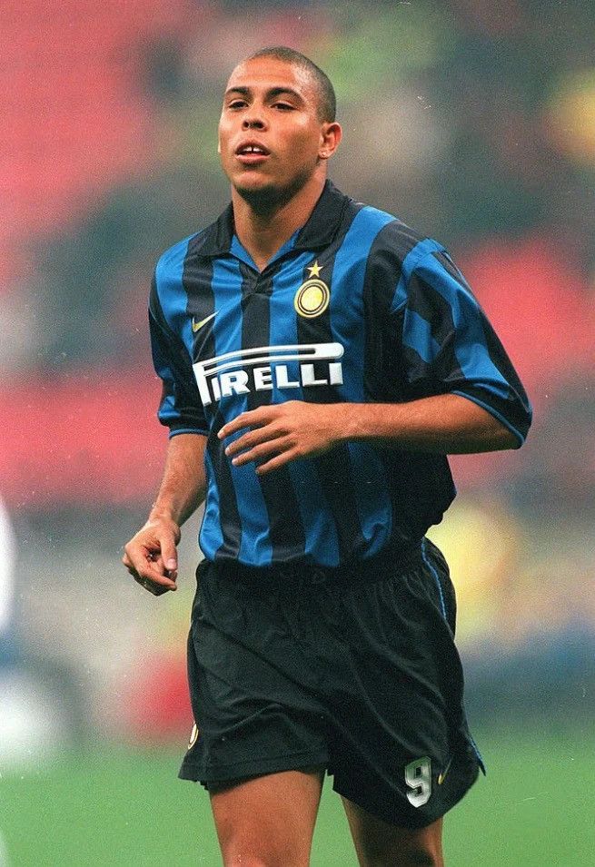 Nike Inter Milan 98/99 home shirt #9 Ronaldo Size US M / EU 48-50 / 2 - 10 Thumbnail