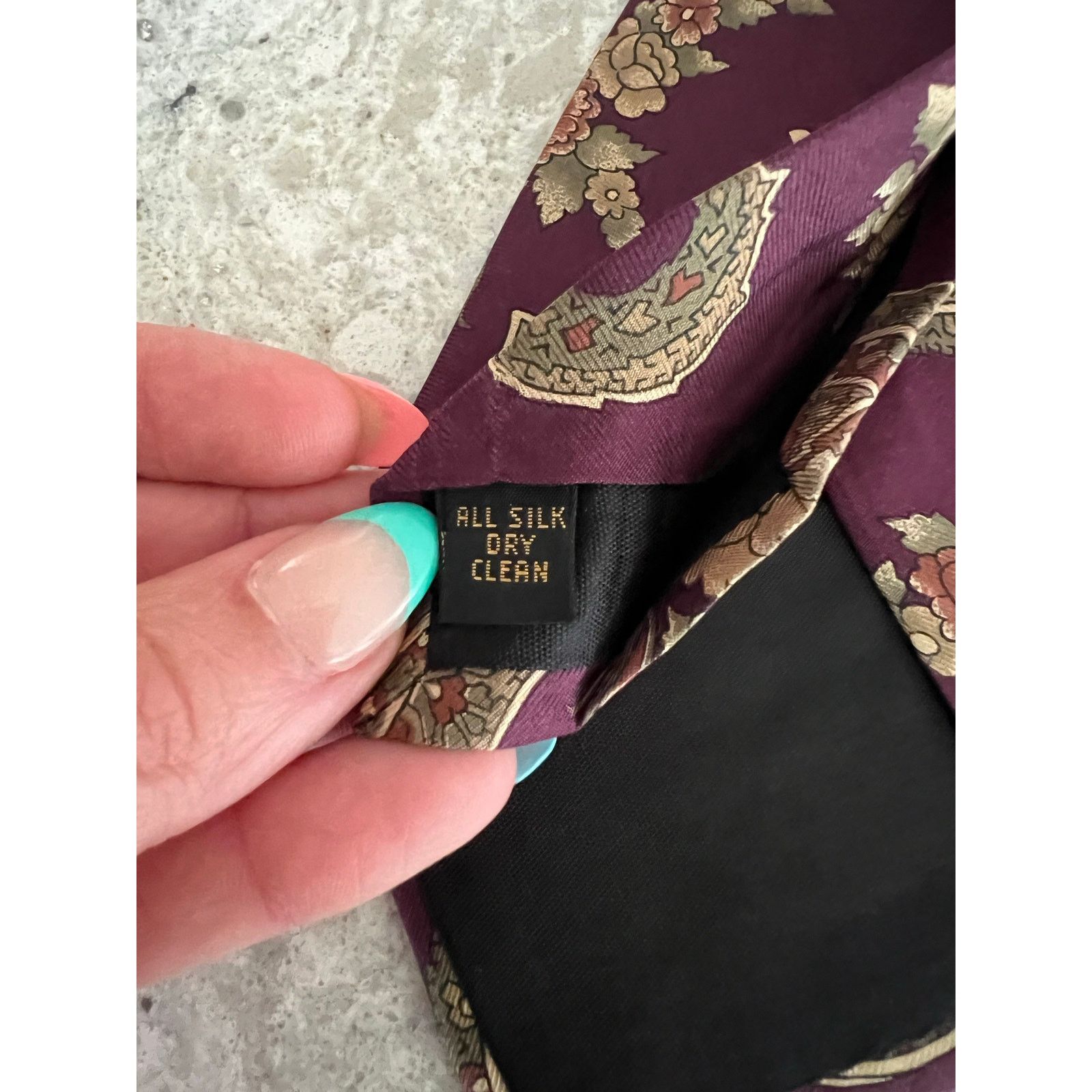 Bill Blass Bill Blass Men's 100% Silk Neck Tie Magenta Gold Paisley JJ Size ONE SIZE - 5 Thumbnail