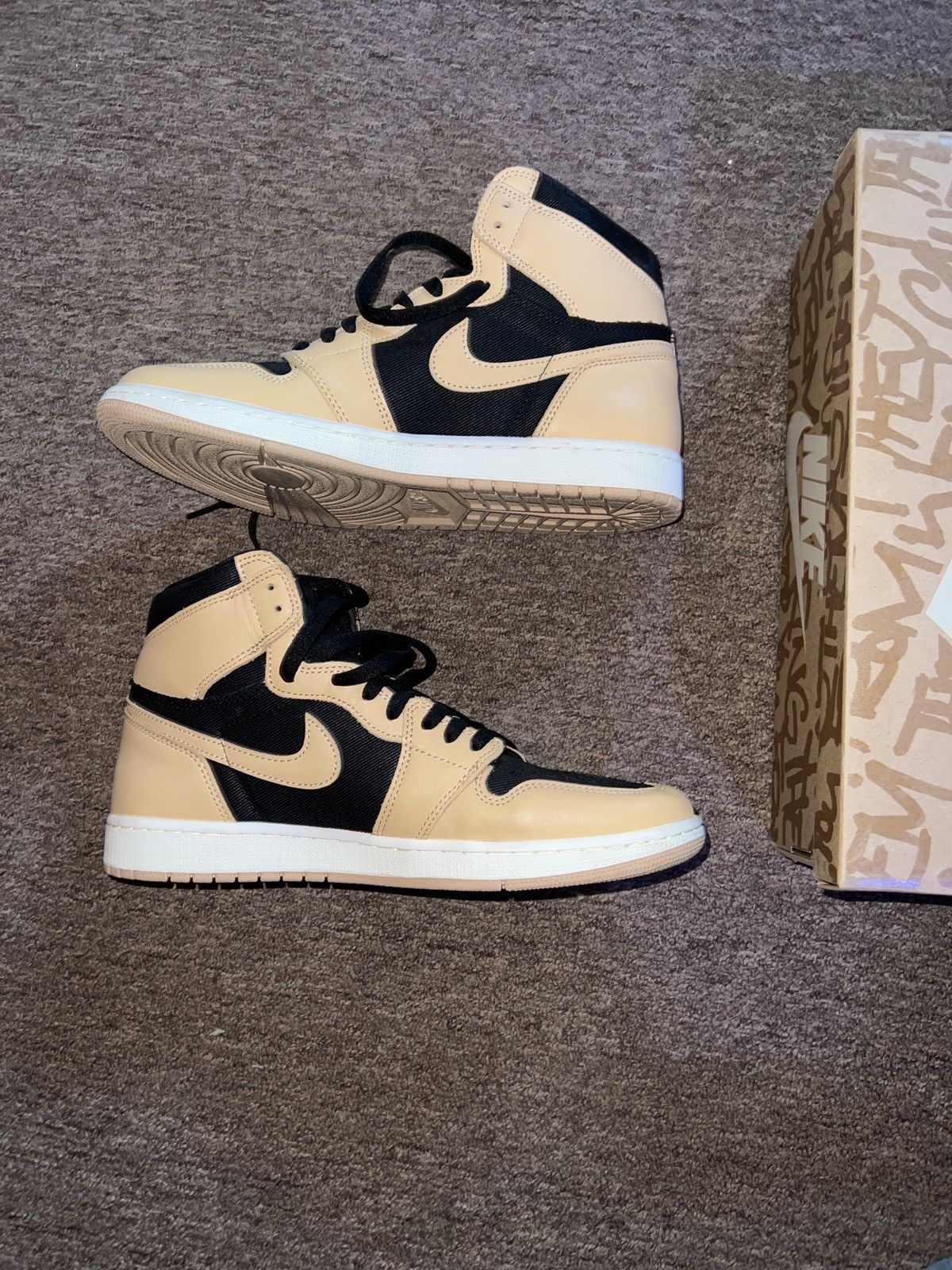 Jordan Brand × Nike Air Jordan 1 Retro High OG Size US 11 / EU 44 - 2 Thumbnail