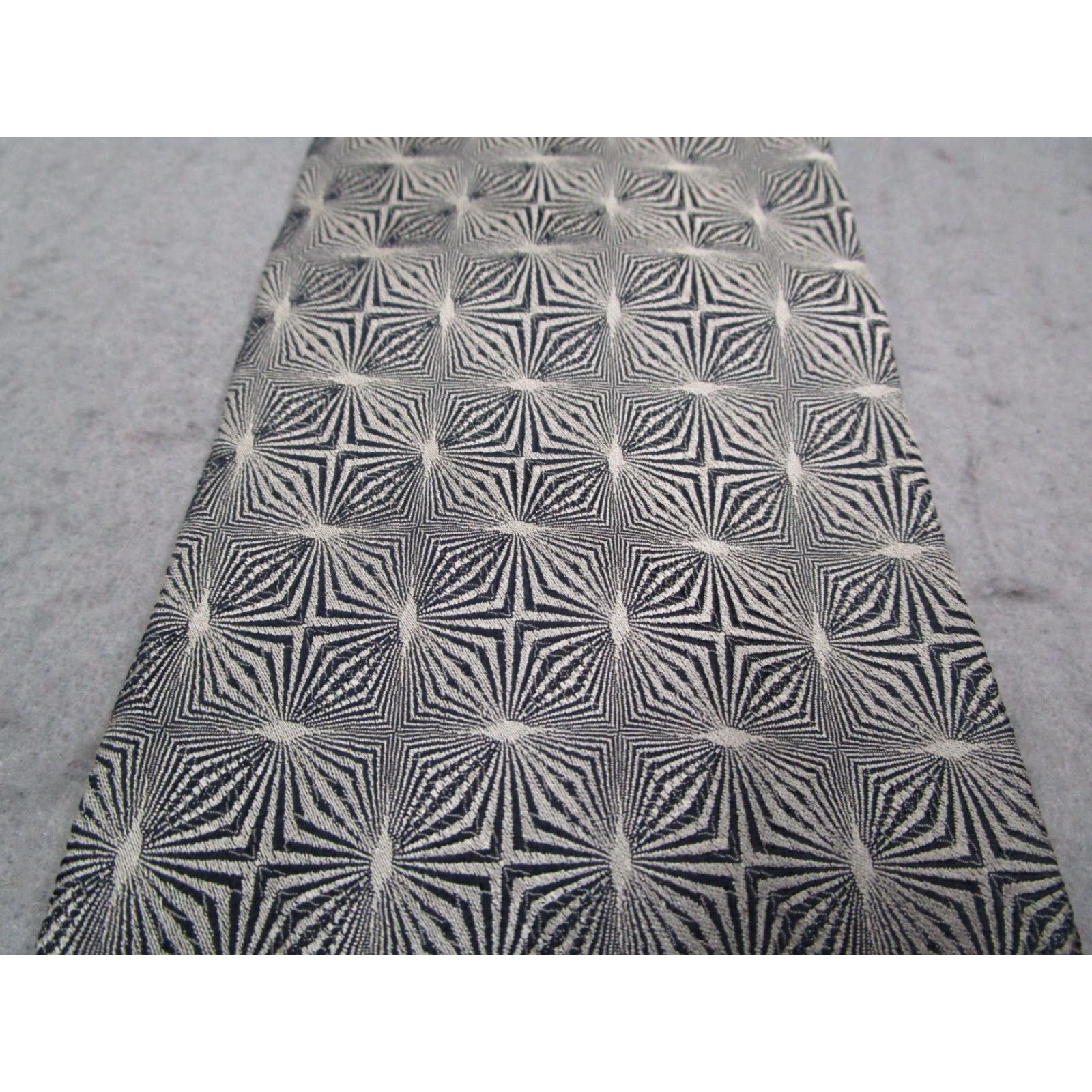 Vintage BARNEYS NEW YORK Neck Tie Mens Gray Silk Abstract Designer Work Made in Italy Size ONE SIZE - 3 Thumbnail