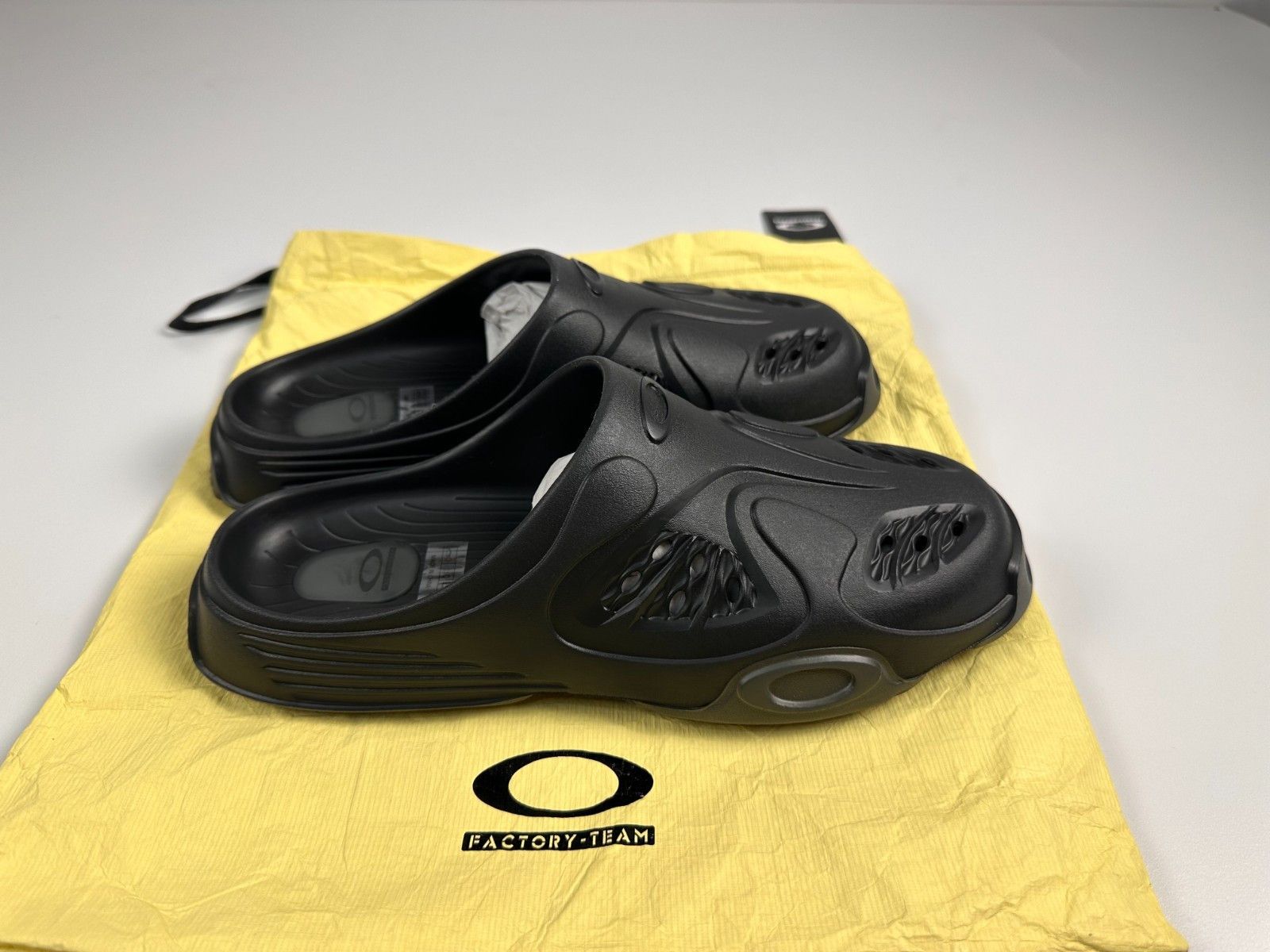 Oakley Oakley Factory Team x Brain Dead Paguro slide Black US10 Size US 10 / EU 43 - 3 Thumbnail