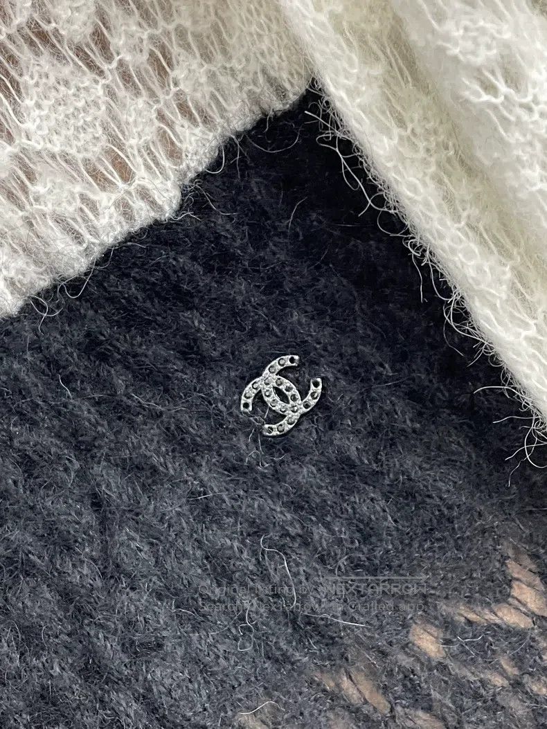 Chanel Chanel 23K black and white stitching alpaca hair hollow dr Size S / US 4 / IT 40 - 3 Thumbnail