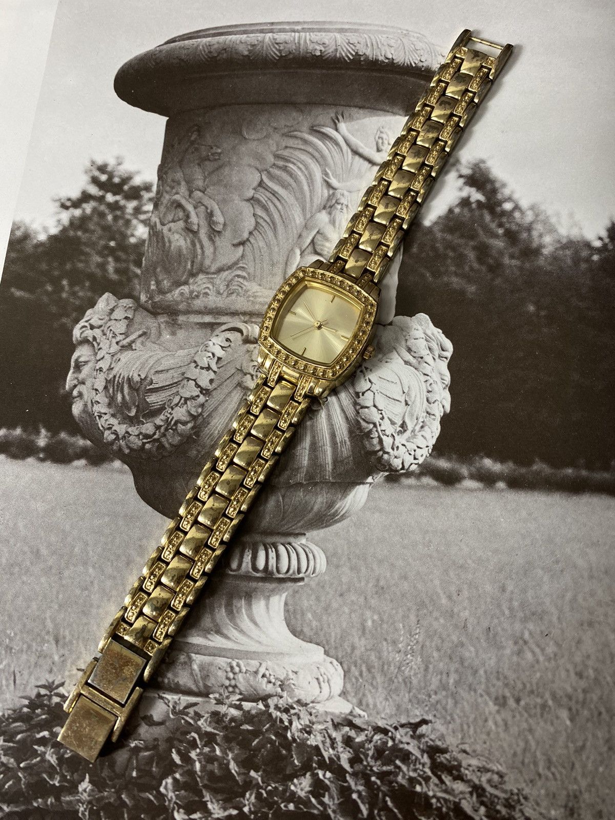 Japanese Brand Vintage Avon Watch Rhinestone Gold Tone Size ONE SIZE - 7 Thumbnail