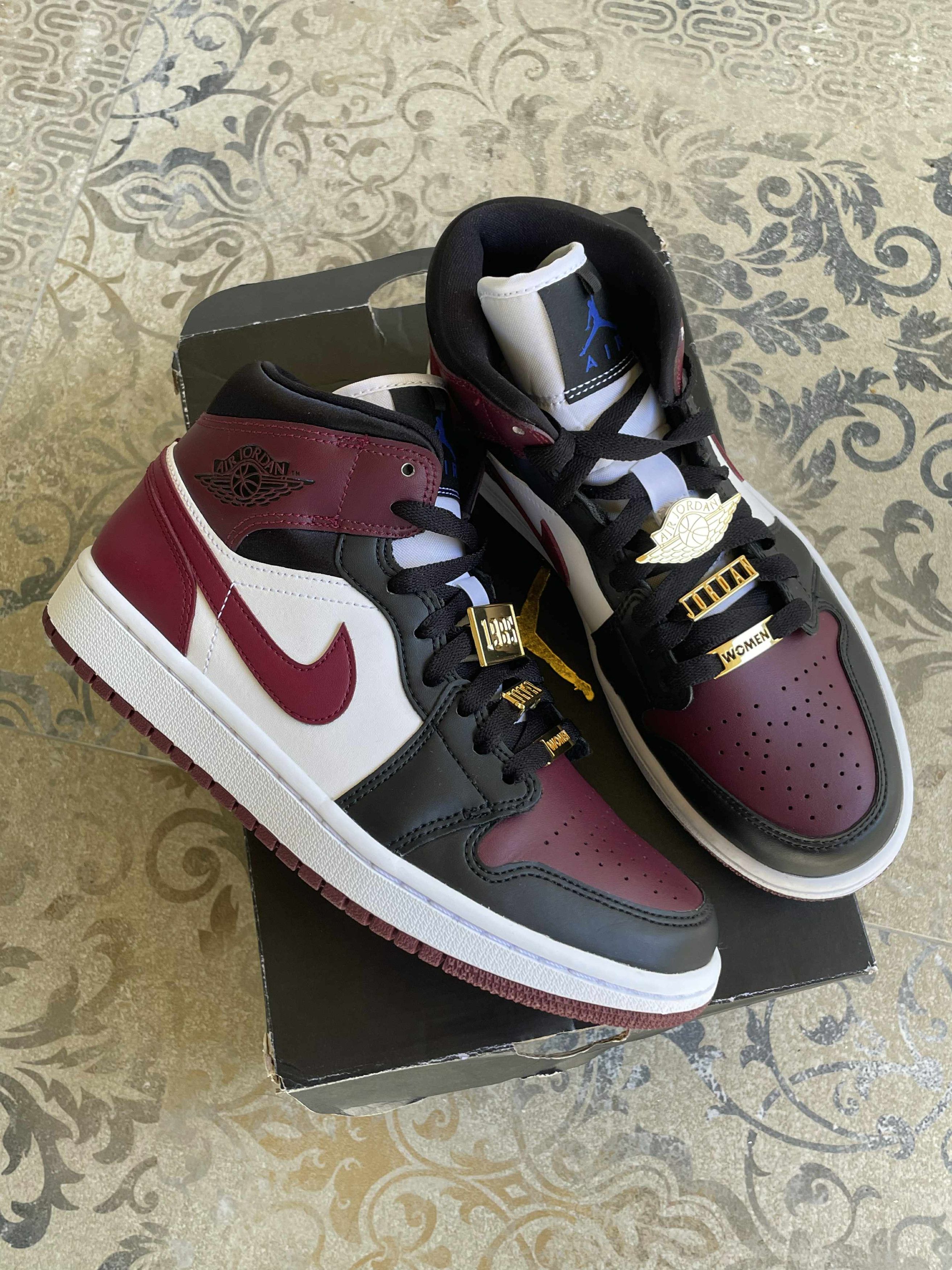 Jordan Brand Womens Air Jordan 1 Mid Beetroot Burgundy US7.5 Size US 6 / EU 39 - 2 Thumbnail
