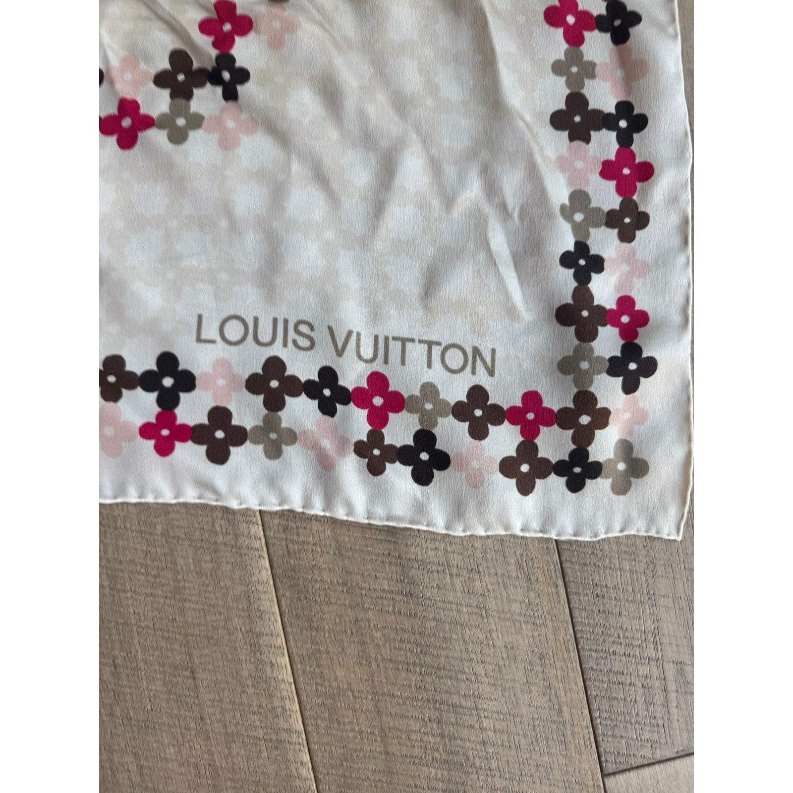 Louis Vuitton Louis Vuitton Floral Monogram Silk Scarf Size ONE SIZE - 4 Thumbnail