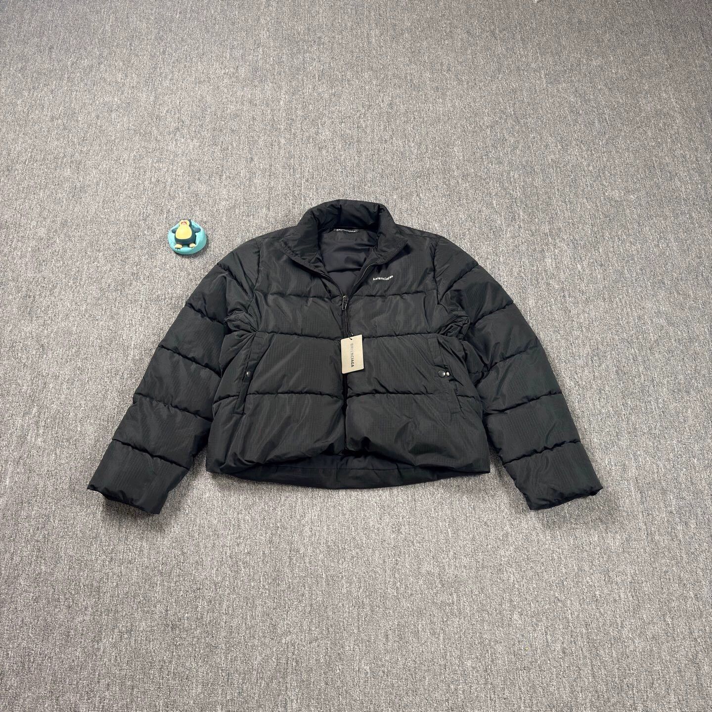 Balenciaga Balenciaga black logo puffer jacket 48 like new Size US M / EU 48-50 / 2 - 1 Thumbnail