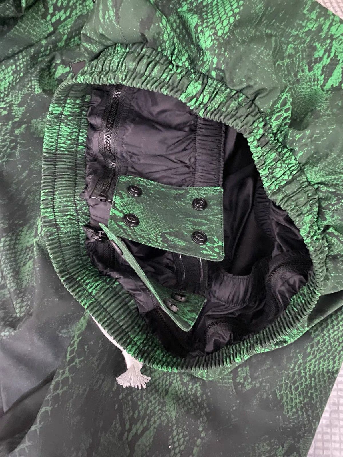Other Green Scale Snake Pattern Outdoor Windproof Ski Suit Size US 32 / EU 48 - 9 Thumbnail