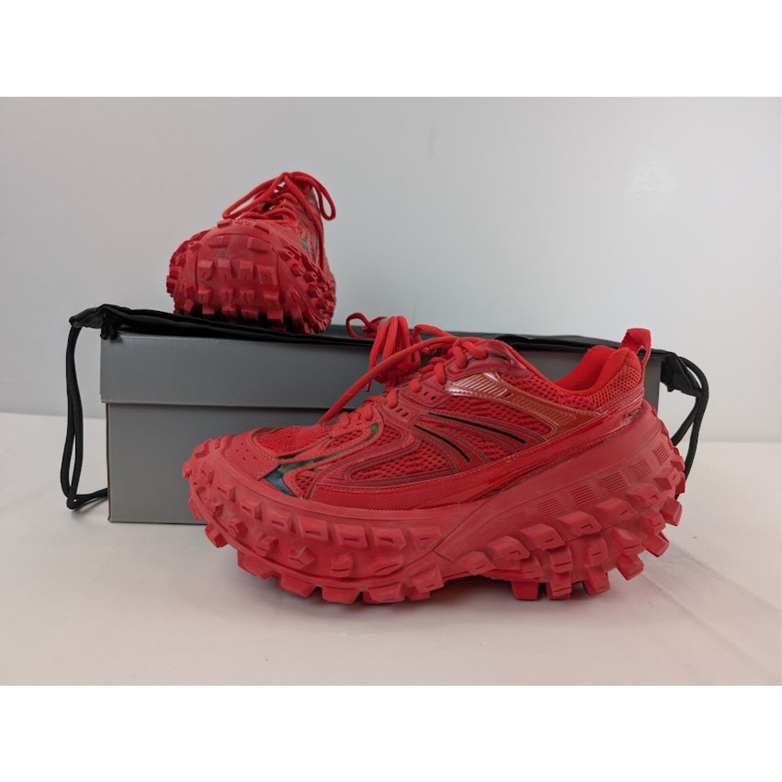 Balenciaga o1rshd1 Bouncer / Defender Sneaker in Red / Black Size US 11 / EU 44 - 19 Thumbnail