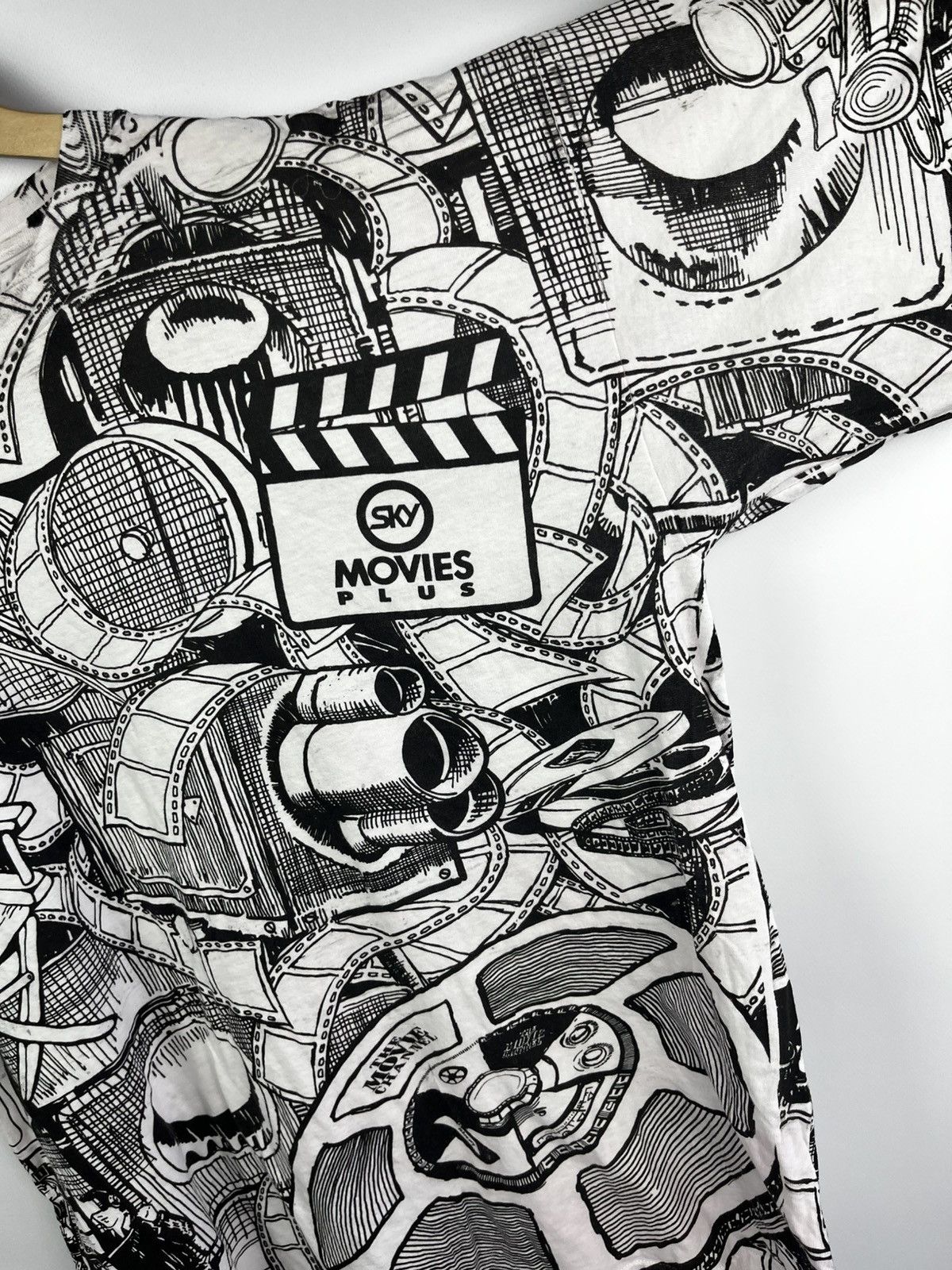 Other Sky movies plus / the movie channel t shirt archive vintage Size US XL / EU 56 / 4 - 6 Thumbnail