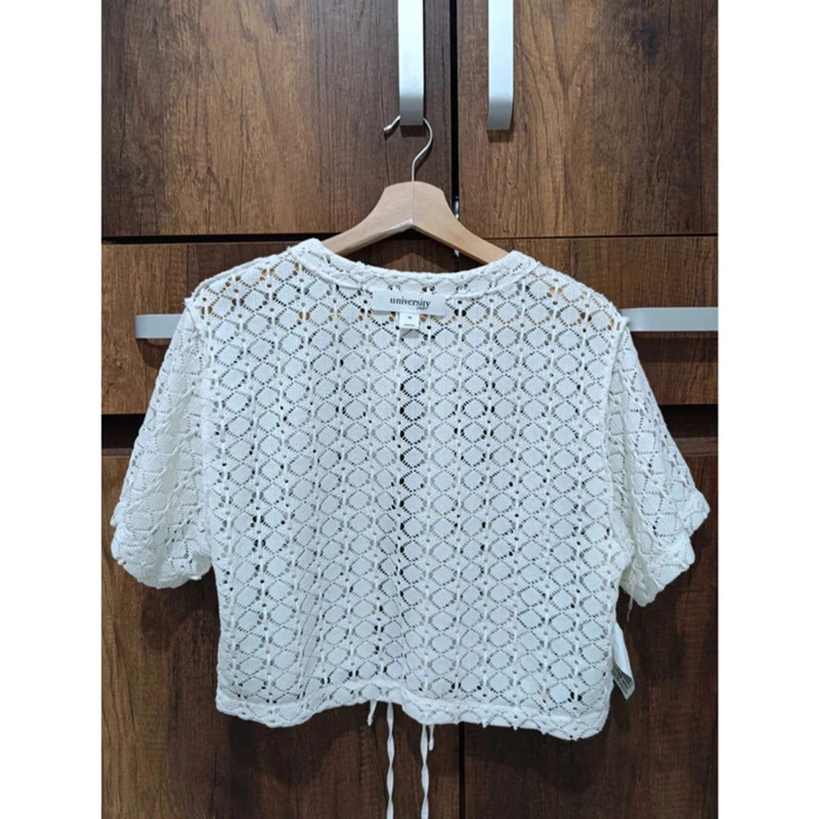 Other 3/4 Sleeve White Top with Tiny Holes and Front Straps Size M / US 6-8 / IT 42-44 - 2 Thumbnail