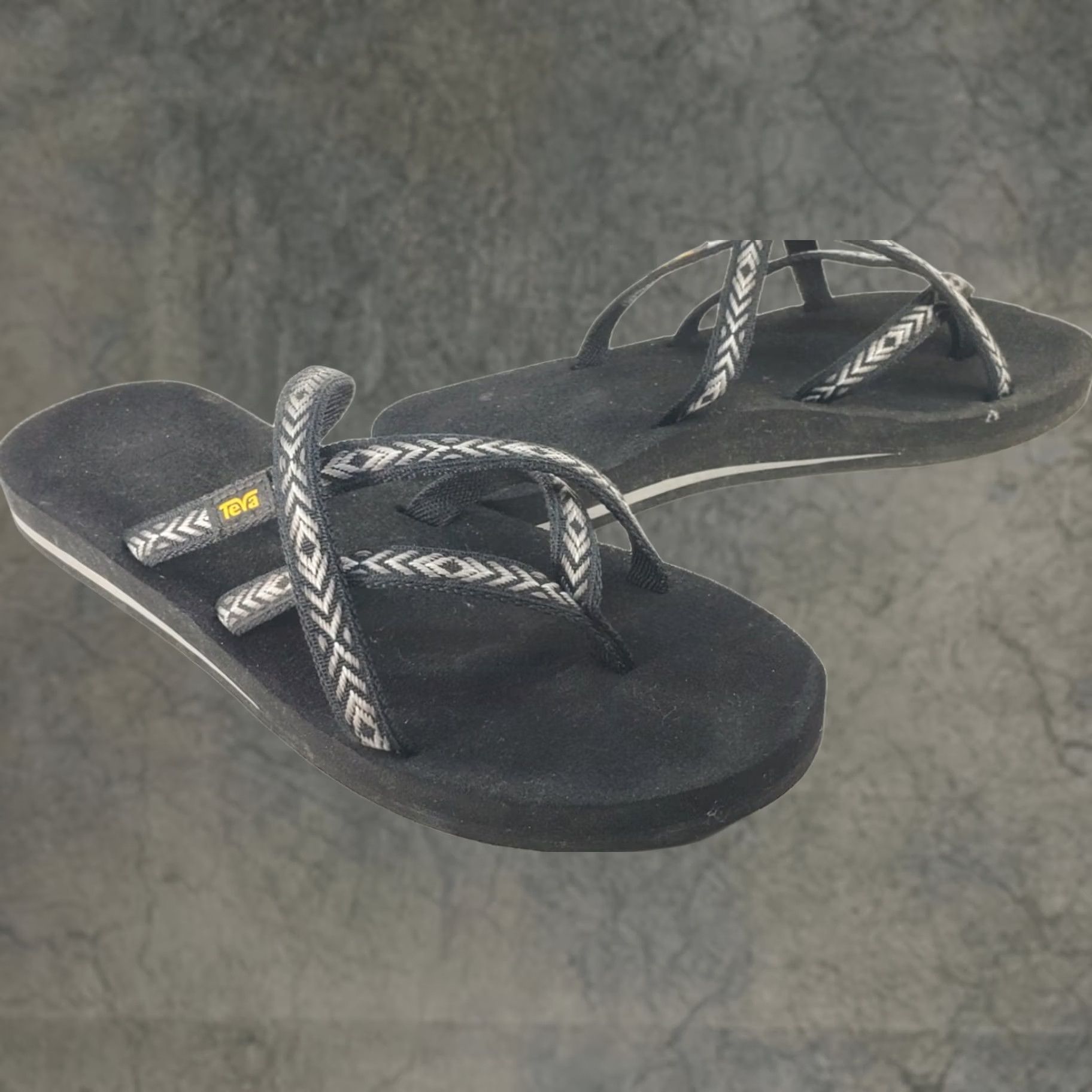 Teva Womens Teva Mush Olowahu Flip Flop Sandals Gray Double Strap Slip On Size 9 Size US 9 / IT 39 - 1 Thumbnail