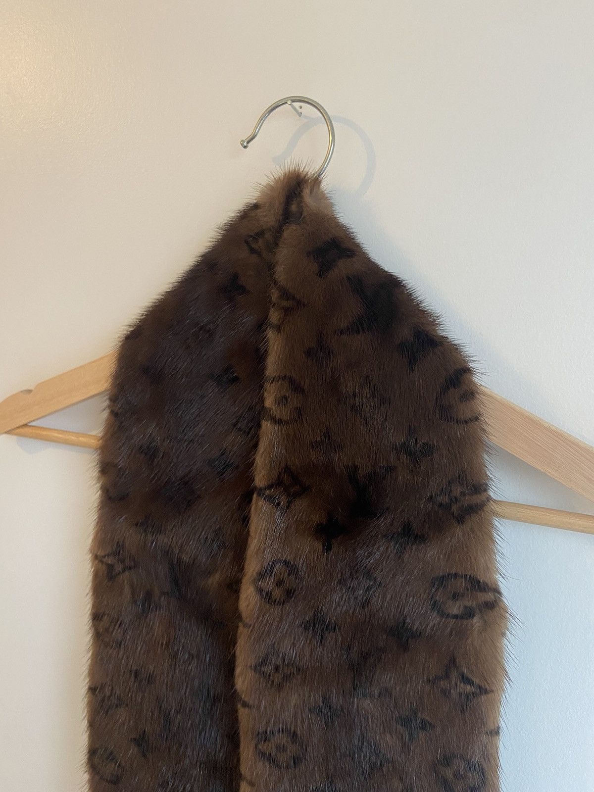 Louis Vuitton Louis Vuitton 2015 Monogram Mink Stole Size ONE SIZE - 5 Thumbnail