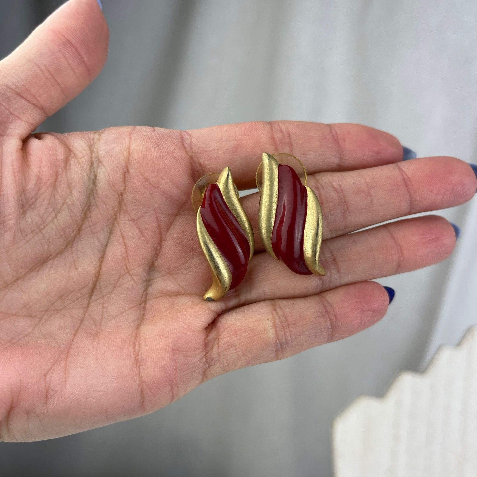 Vintage VTG 70’s 80’s Wavy Earrings Gold Red Enamel Retro Mob Wife Size ONE SIZE - 12 Thumbnail