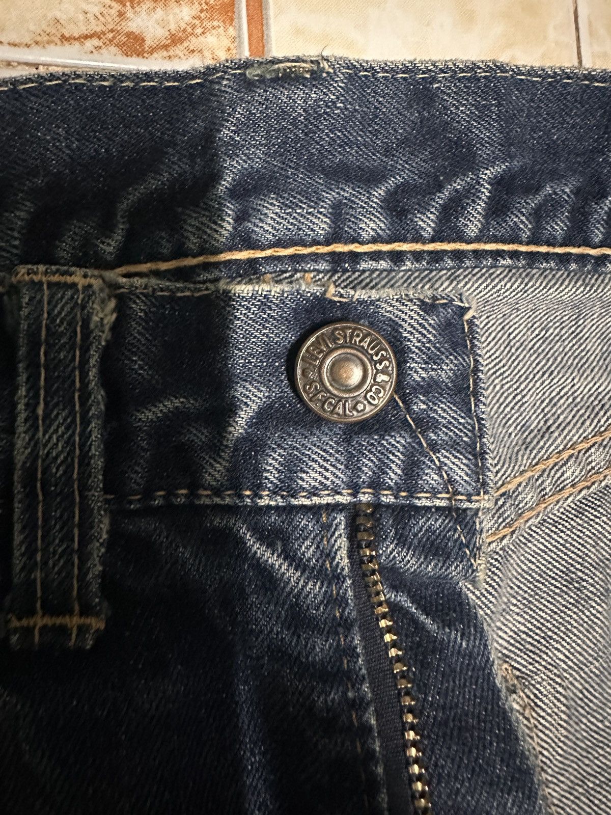 Vintage 🔥TRUE VINTAGE 60s LEVIS CAPITAL E SELVEDGE BUTTON “K”🔥 Size US 28 / EU 44 - 19 Thumbnail