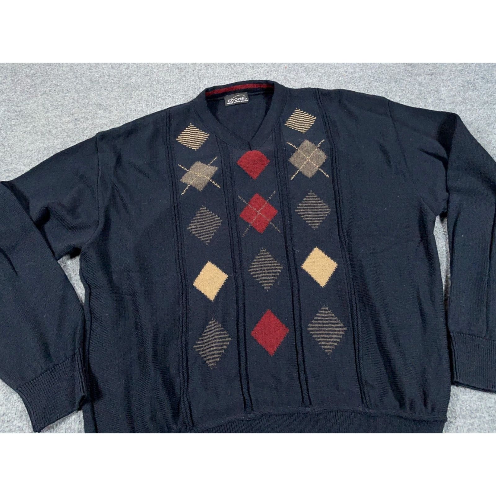 Vintage VINTAGE Cooper Diamond Argyle V-Neck Sweater Adult Large Black Wool Blend Pullover Mens L Retro 90s (Canada) Size US L / EU 52-54 / 3 - 6 Thumbnail
