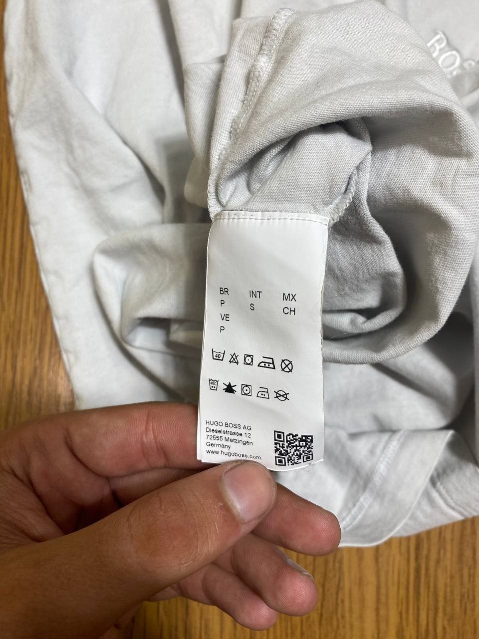 Hugo Boss × Vintage Vintage Streetwear Hugo Boss T-shirt Size US S / EU 44-46 / 1 - 16 Thumbnail