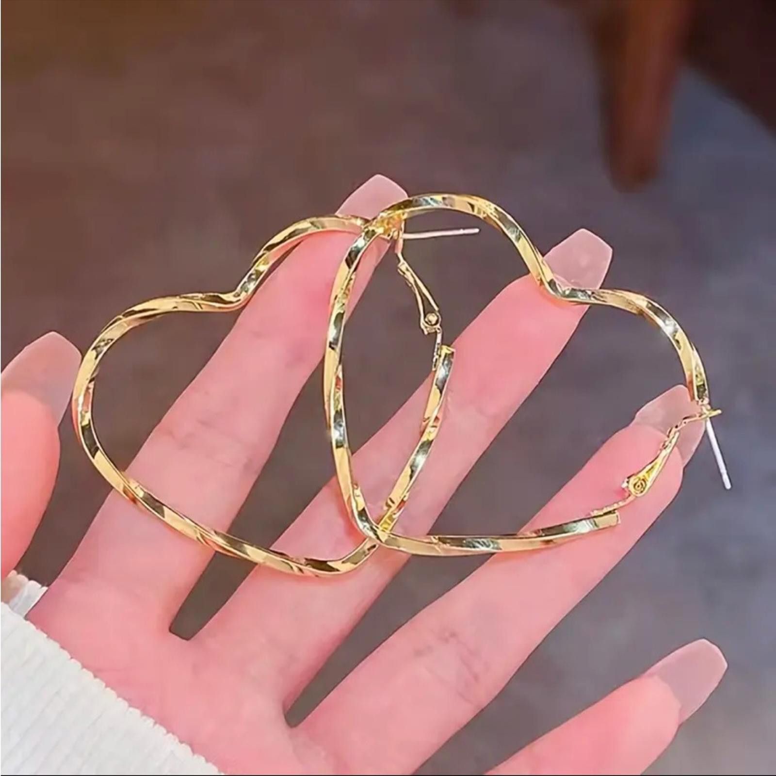 Designer Heart Shape Twisted Hoop Earrings NWT Size ONE SIZE - 3 Thumbnail