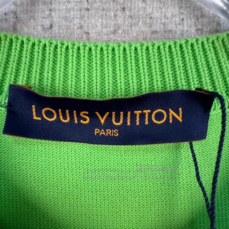 Louis Vuitton Louis Vuitton Solid color pin letter embroidered logo crew Size US XS / EU 42 / 0 - 4 Thumbnail