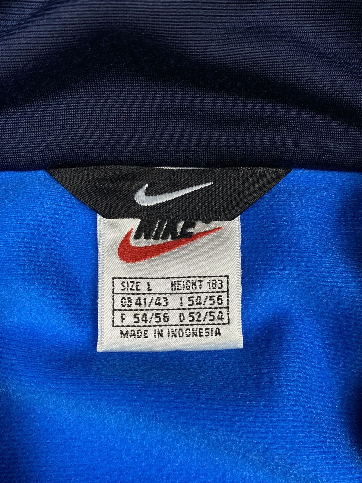 Nike Vintage Nike Track Jacket Big Swoosh Full Zip Y2K Size US L / EU 52-54 / 3 - 15 Thumbnail